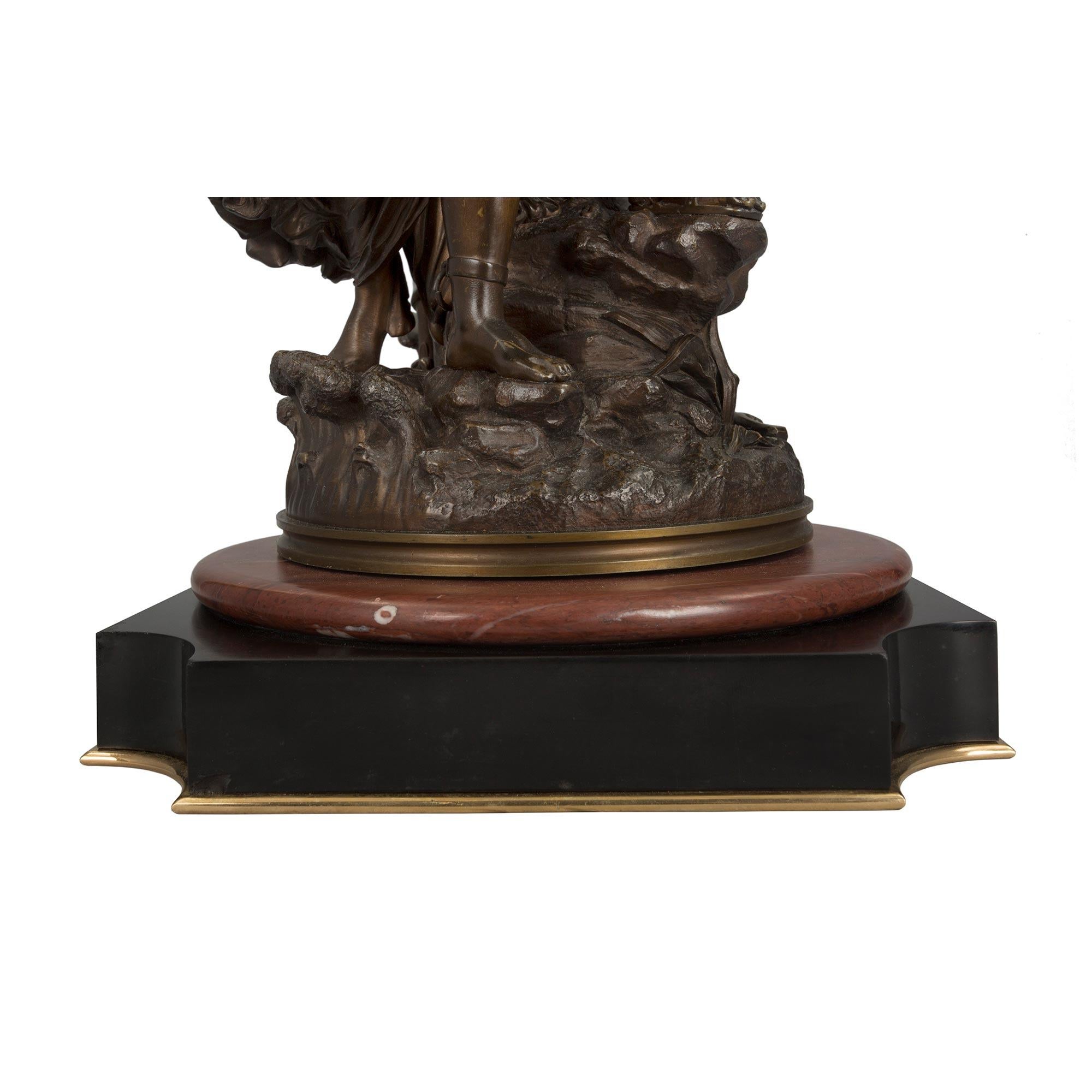 Bronze de style Louis XVI du 19ème siècle représentant la sauvetage d'Andromeda en vente 4