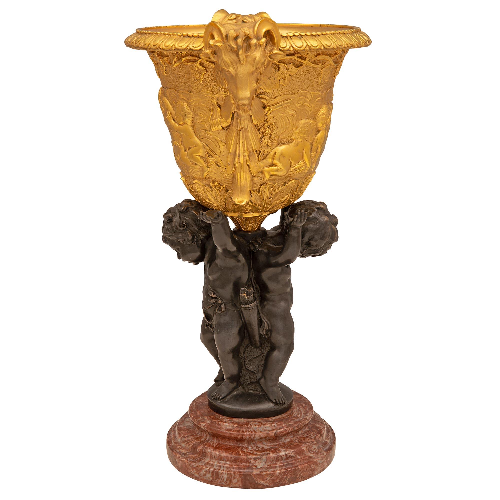Patiné Centre de table en bronze, bronze doré et marbre de style Louis XVI du XIXe siècle en vente