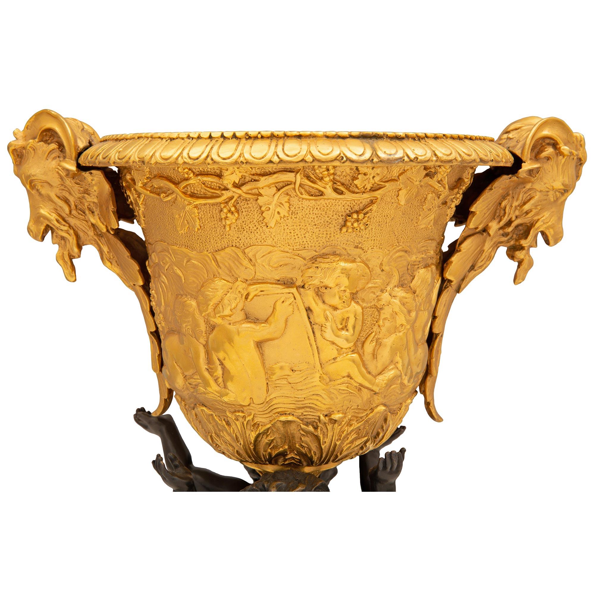 Centre de table en bronze, bronze doré et marbre de style Louis XVI du XIXe siècle Bon état - En vente à West Palm Beach, FL