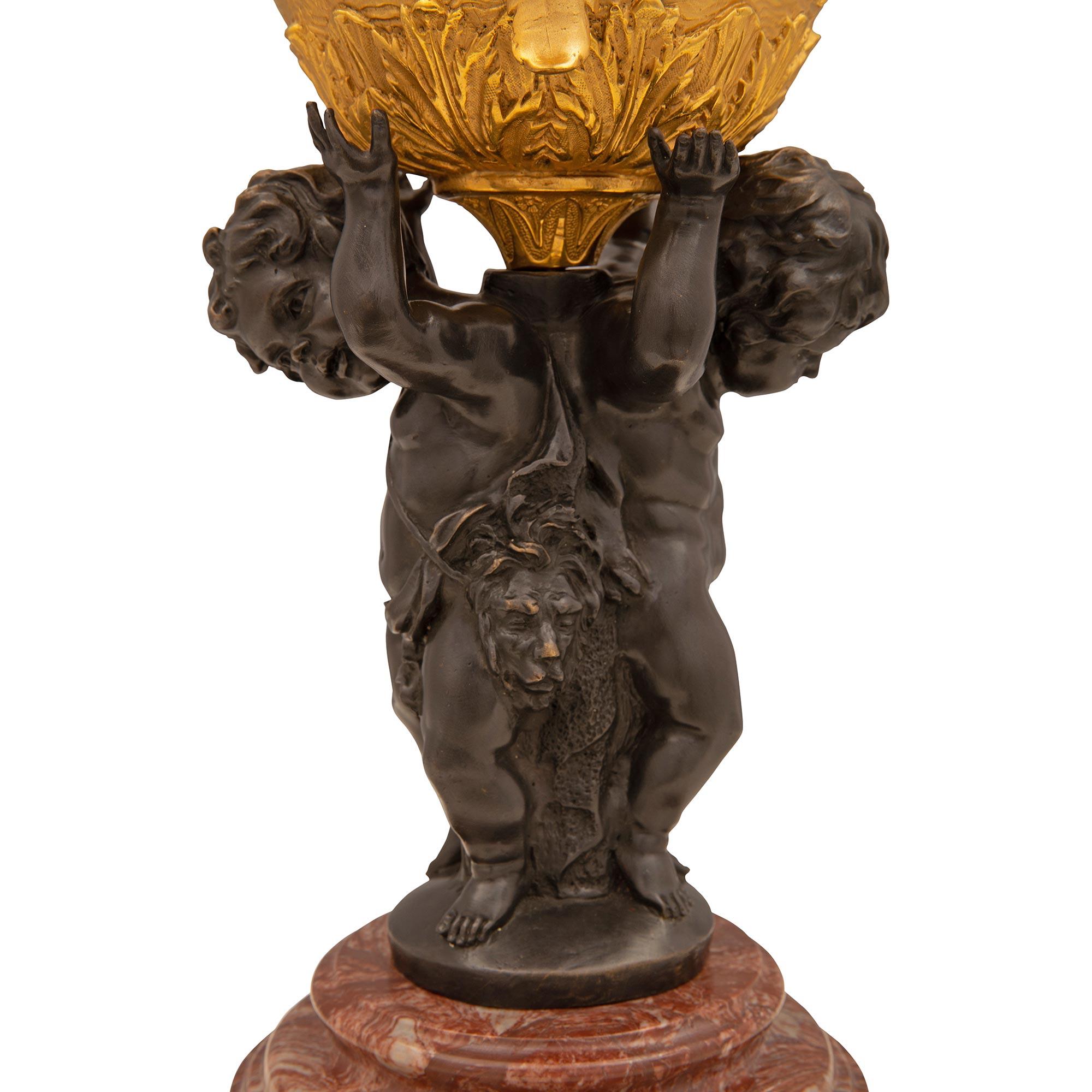 Centre de table en bronze, bronze doré et marbre de style Louis XVI du XIXe siècle en vente 2