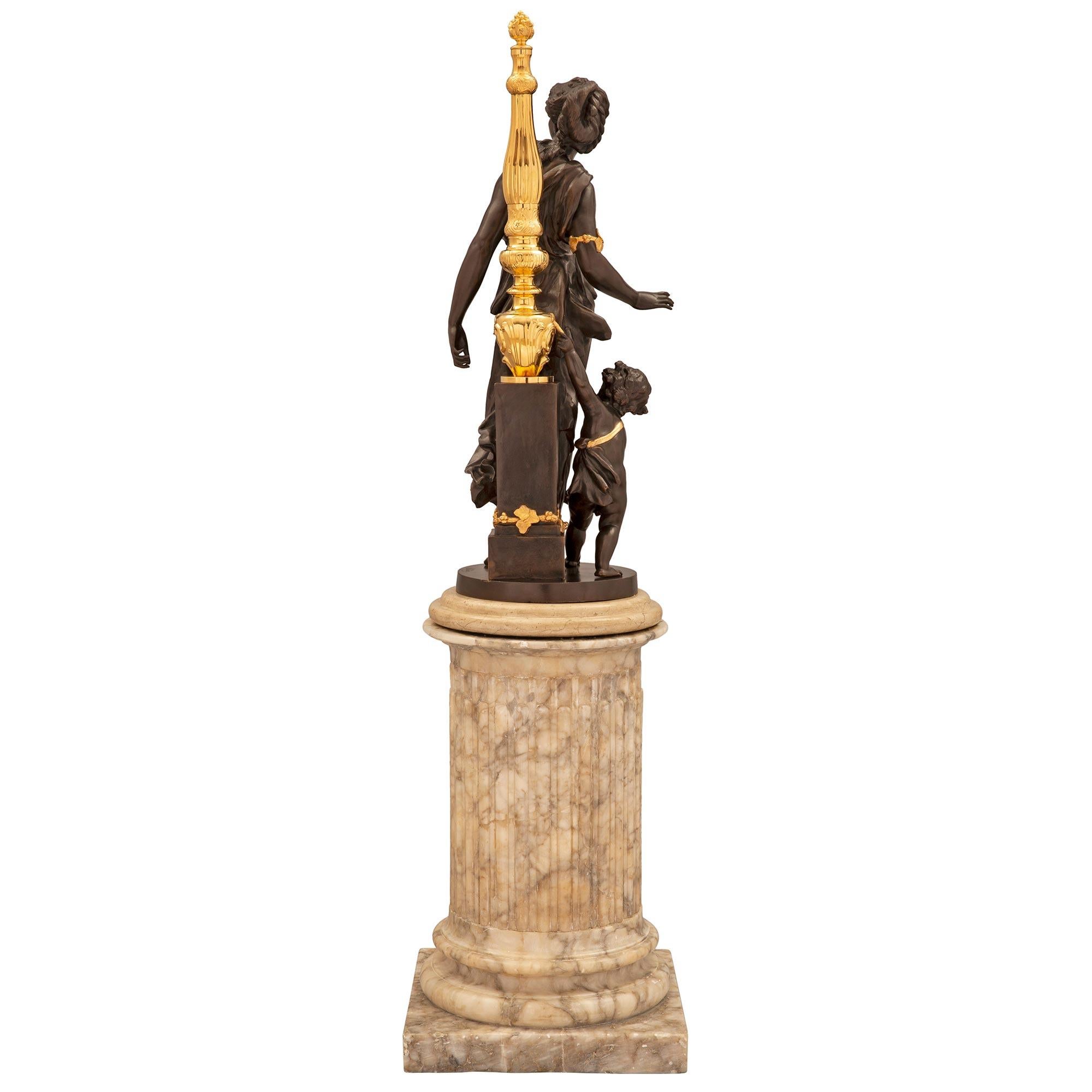Statue aus Bronze, Goldbronze und Marmor im Louis-XVI-Stil des 19. Jahrhunderts (Patiniert) im Angebot