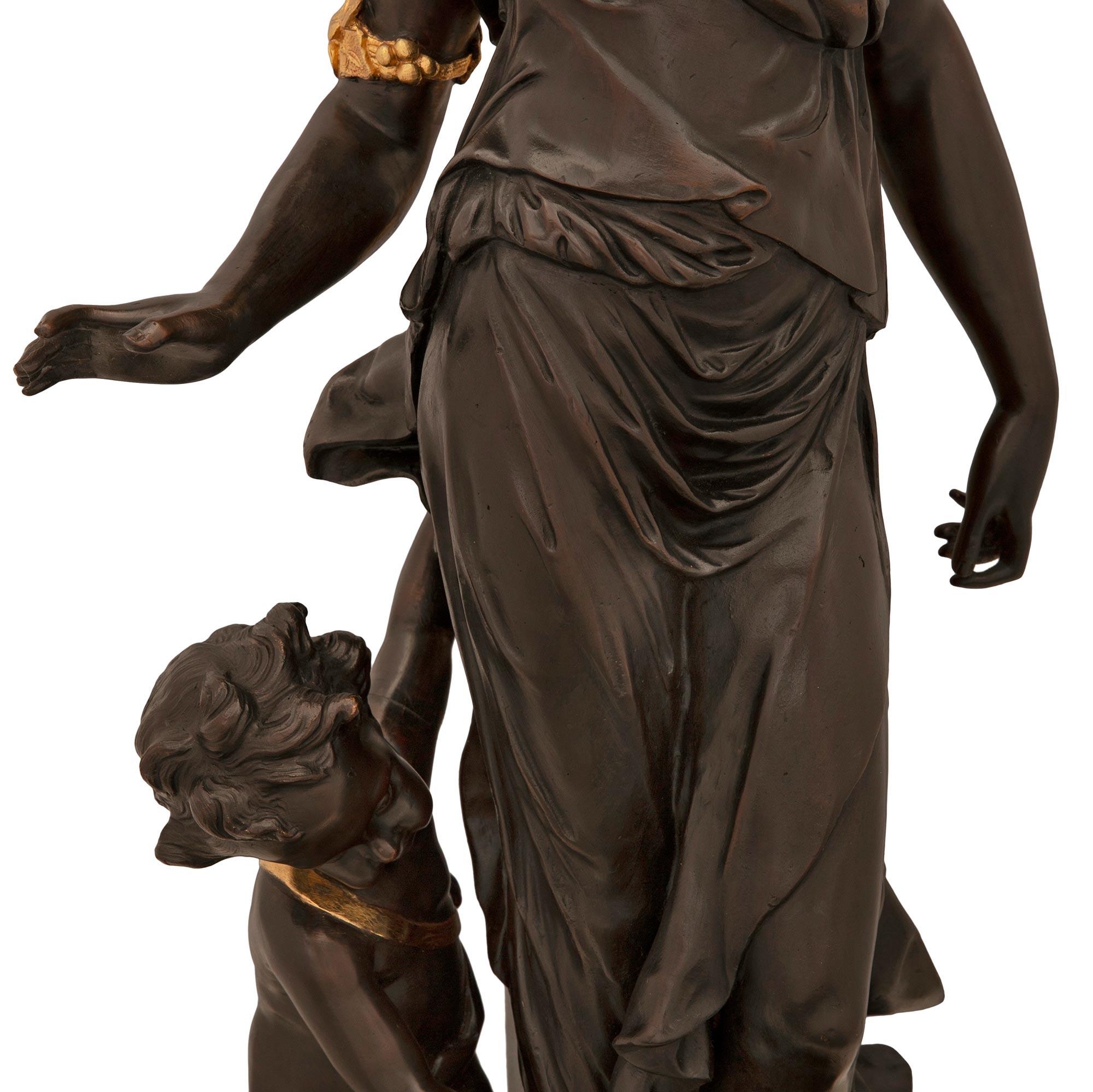 Bronze Statue française du 19ème siècle de style Louis XVI en bronze, bronze doré et marbre en vente