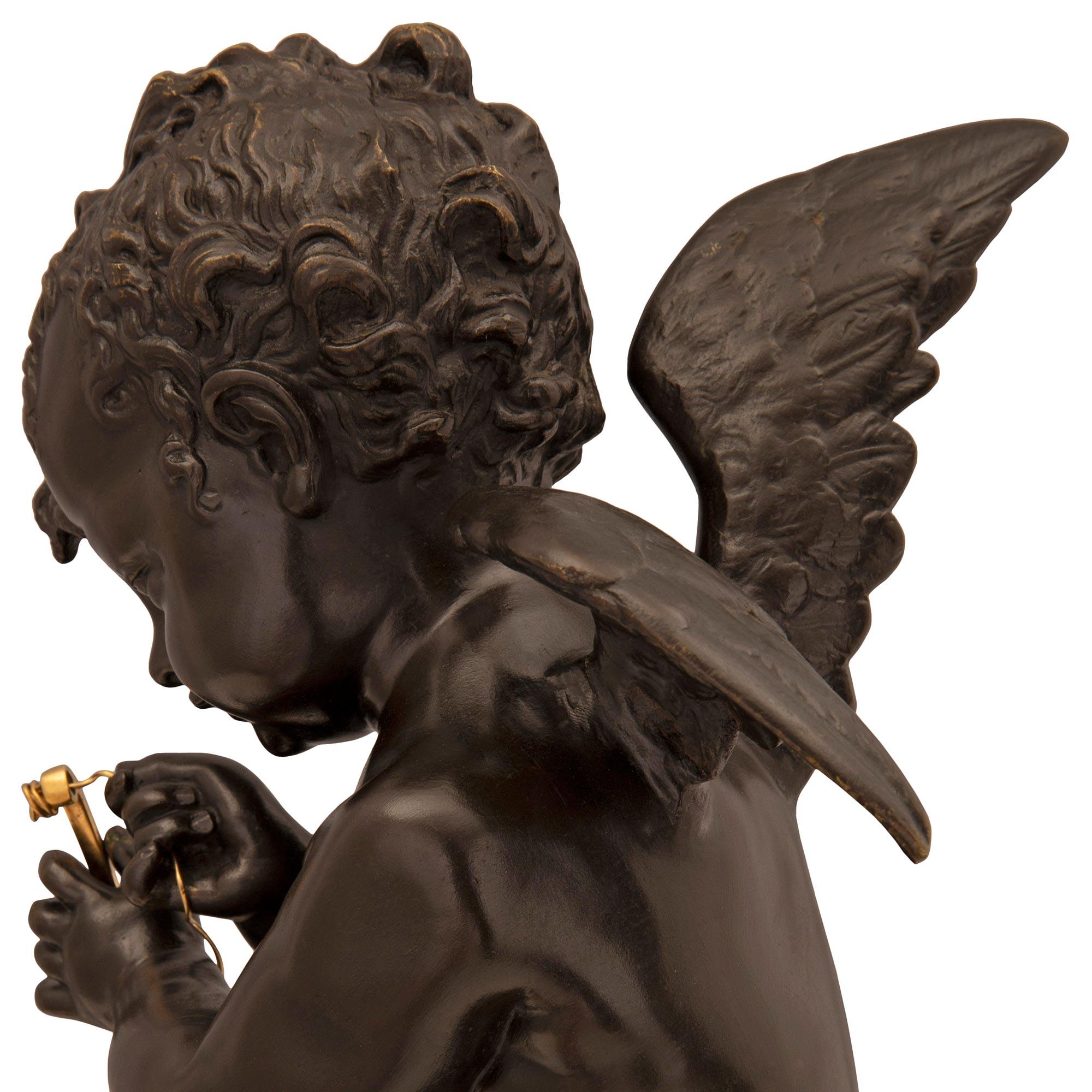 Bronze-, Goldbronze- und Marmorstatue eines Cherubs, Louis-XVI.-Stil, 19. Jahrhundert im Angebot 1