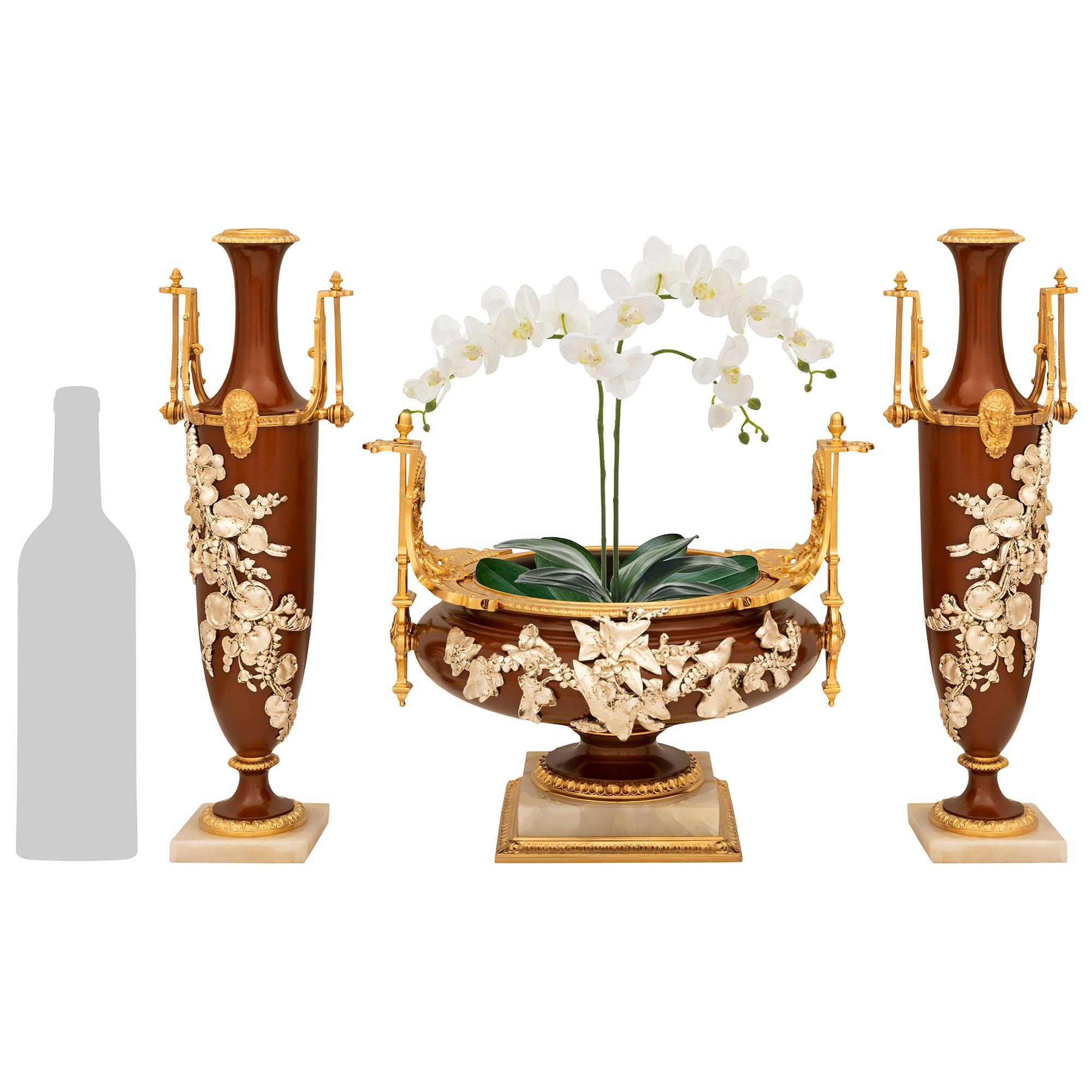 Francese Parure francese del XIX secolo in bronzo, ormolu e argento di epoca Luigi XVI in vendita