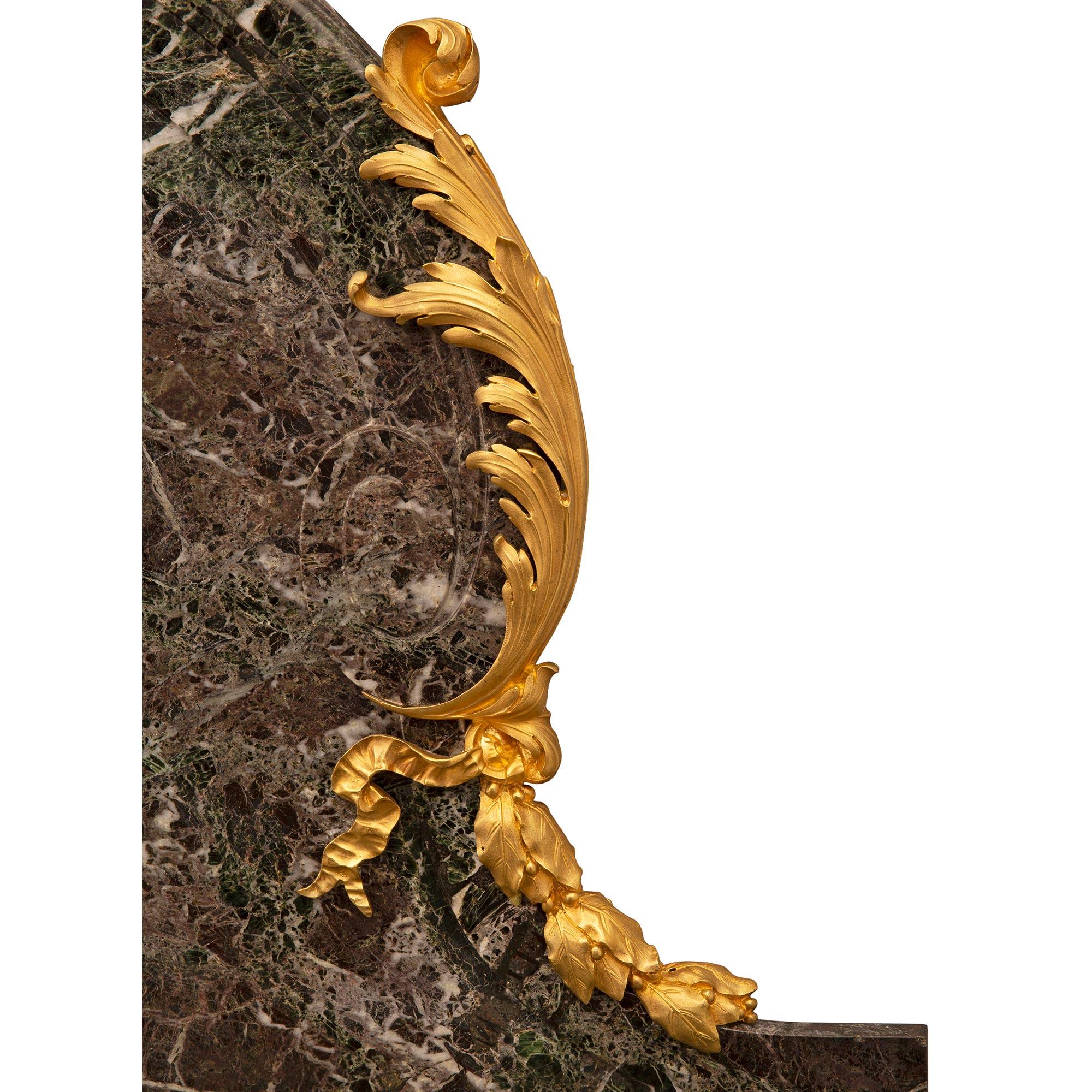 Bronze doré Buffet de style Louis XVI du 19ème siècle et vitrines assorties en vente