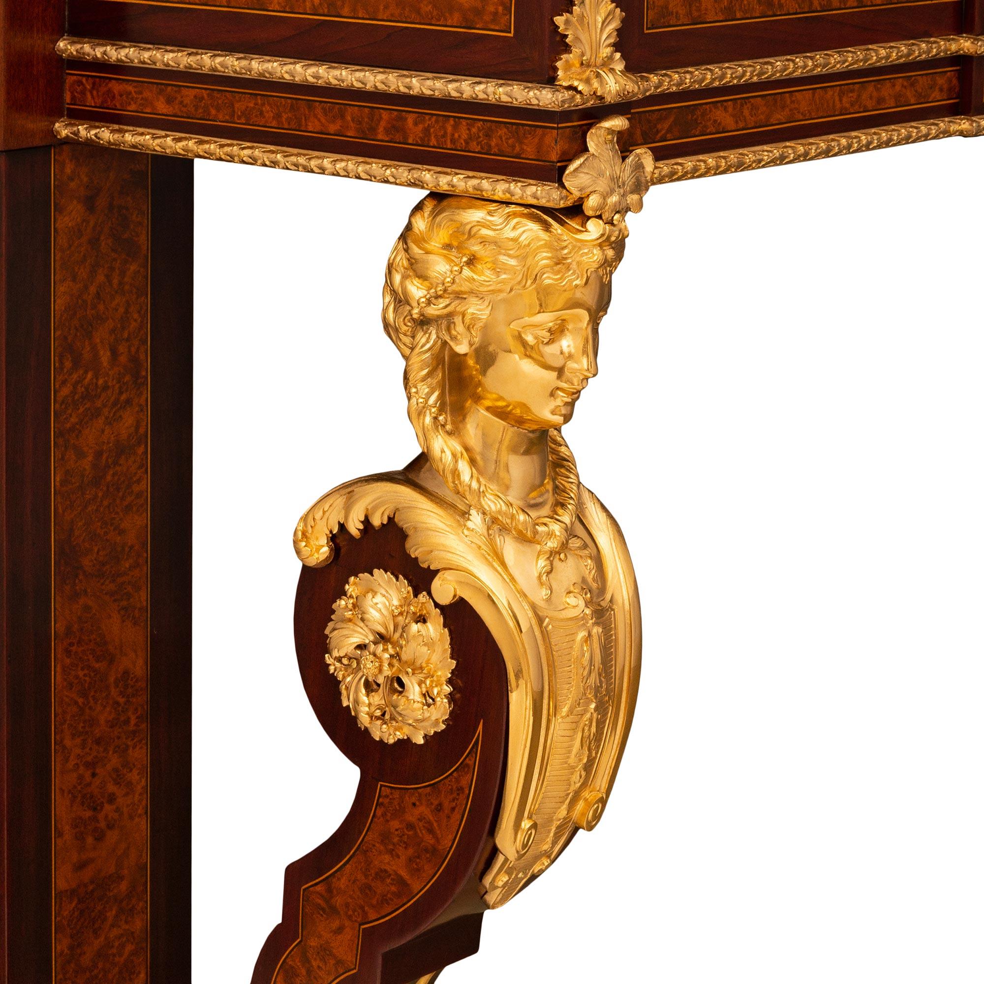 Console Louis XVI du XIXe siècle en bois de ronce, acajou, bronze doré et marbre en vente 2