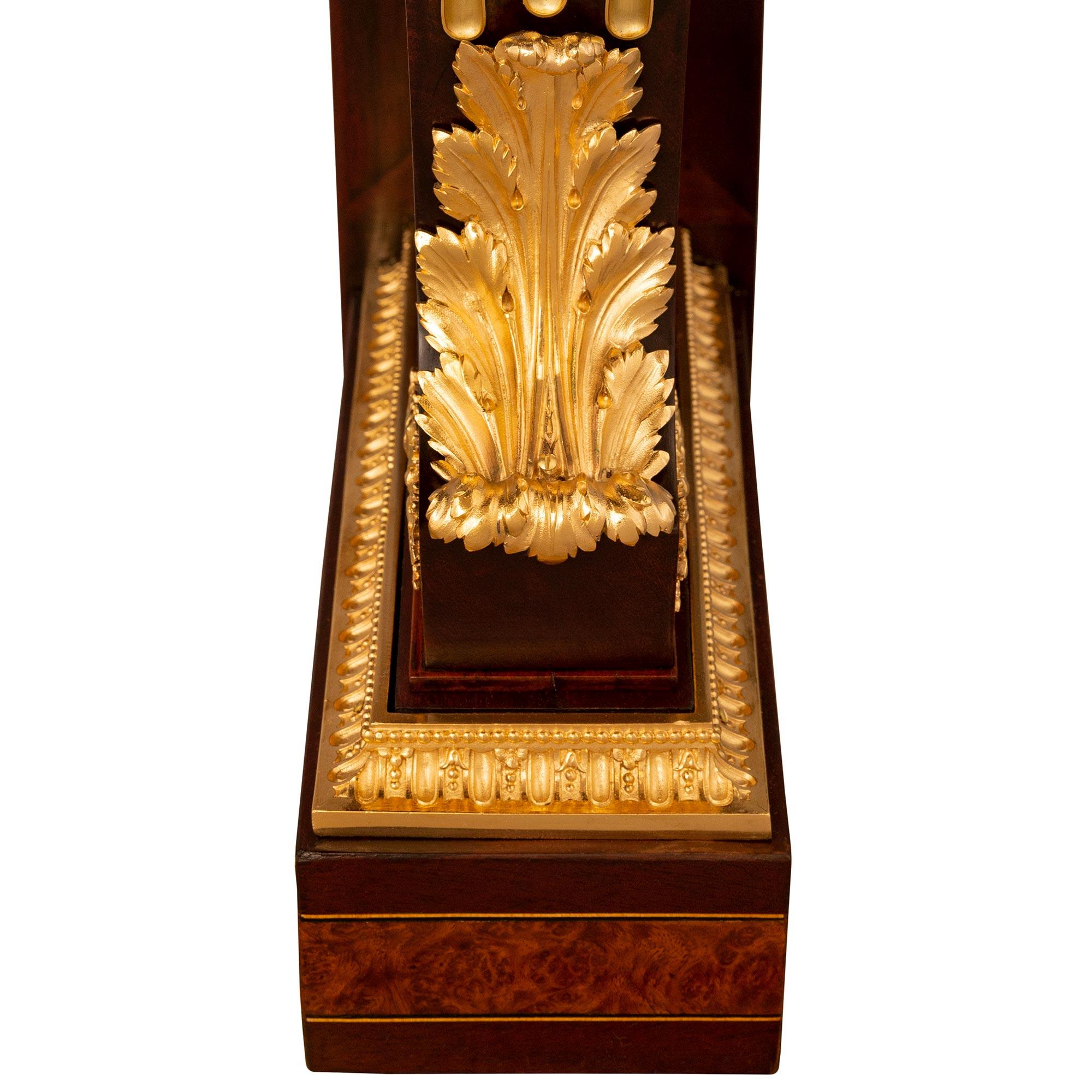 Console Louis XVI du XIXe siècle en bois de ronce, acajou, bronze doré et marbre en vente 4