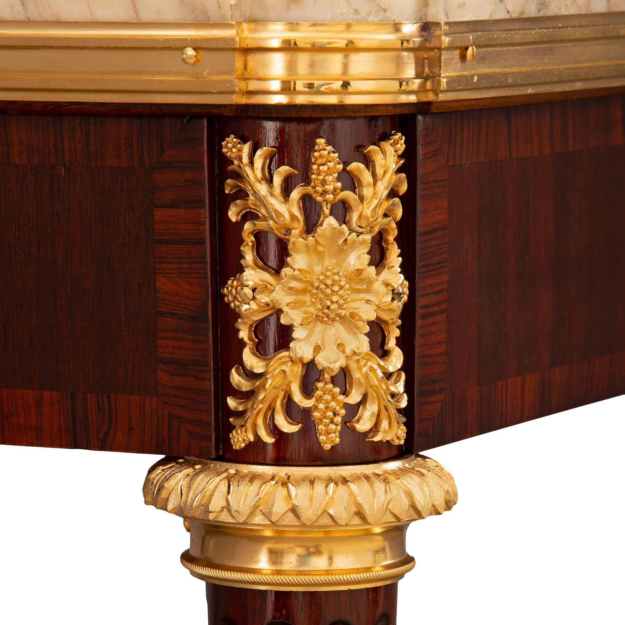 Bronze doré Table centrale/table d'appoint Louis XVI du 19ème siècle attribuée à Franois Linke en vente