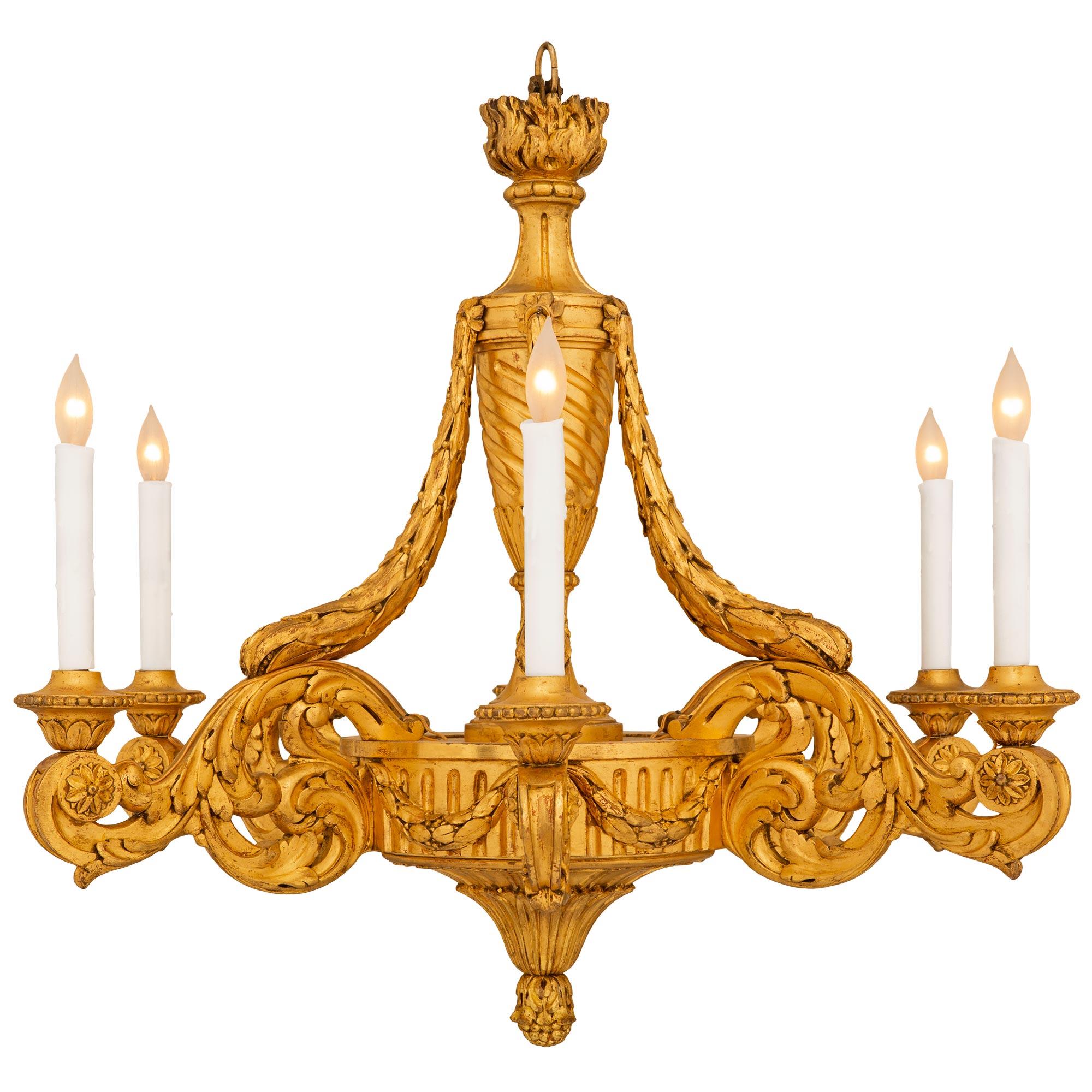 Francese Lampadario a sei bracci in legno dorato circolare francese del XIX secolo Luigi XVI St. in vendita