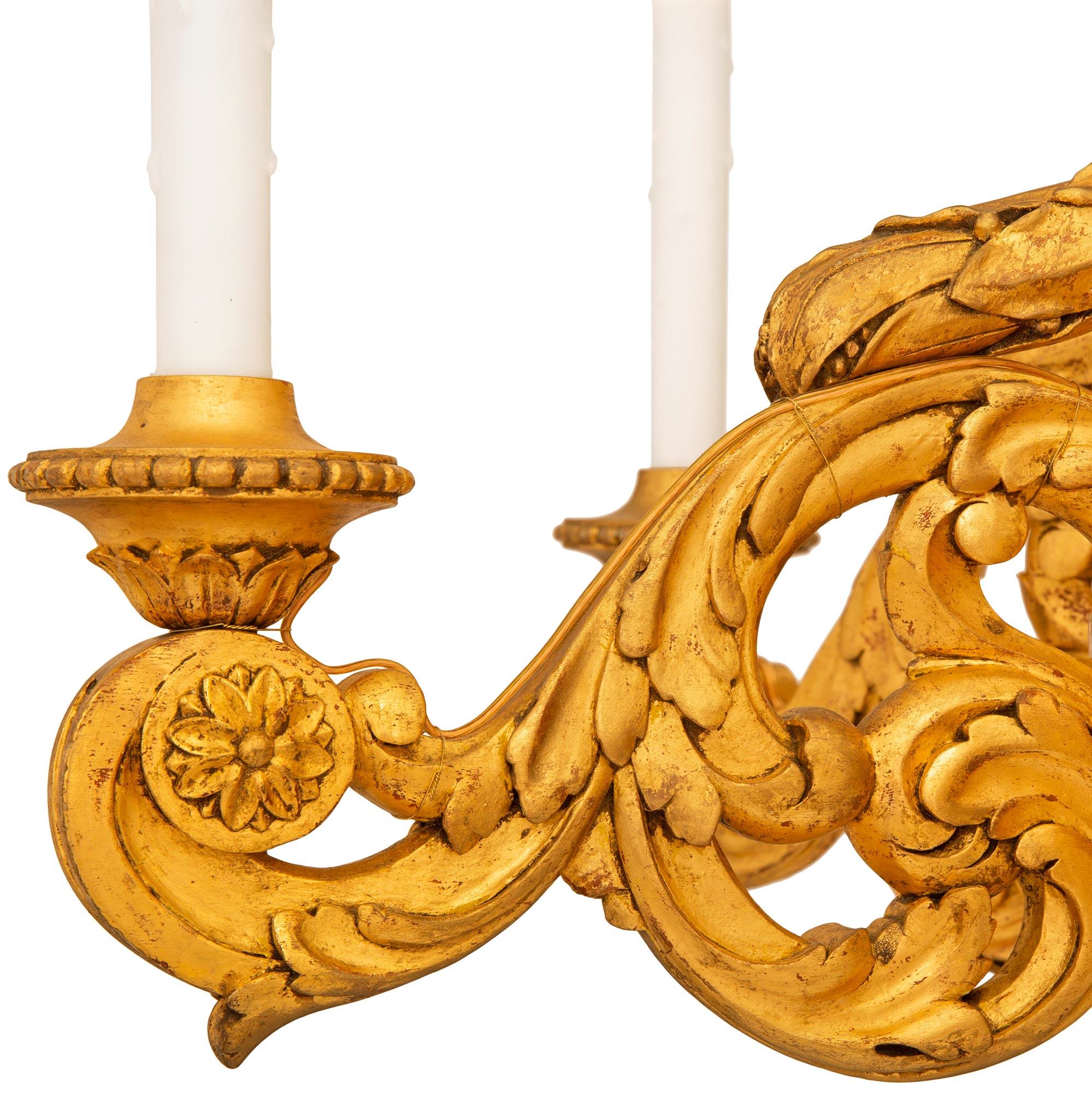 Lampadario a sei bracci in legno dorato circolare francese del XIX secolo Luigi XVI St. in vendita 1