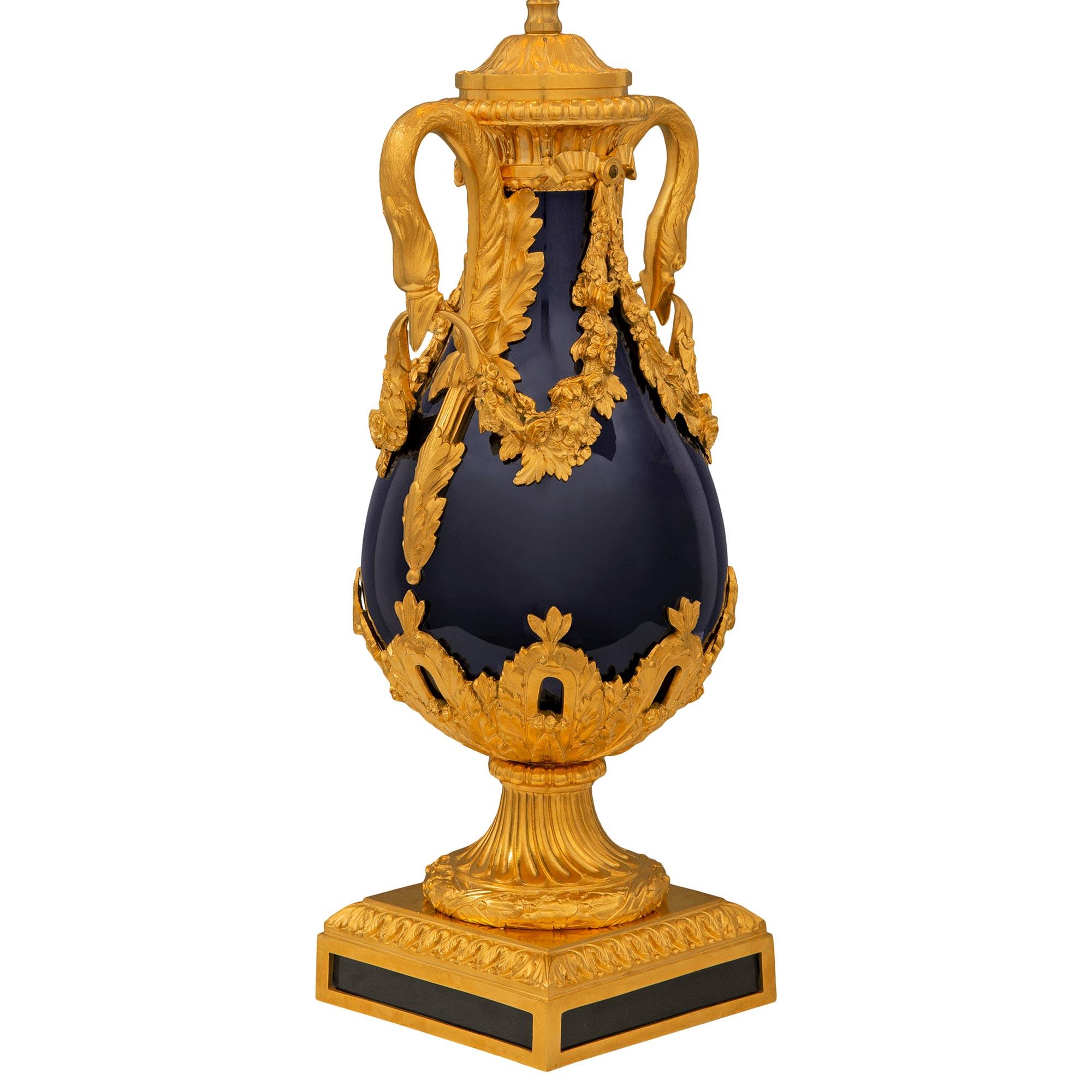 French 19th century Louis XVI st. cobalt blue Sèvres porcelain and Ormolu lamp In Good Condition For Sale In West Palm Beach, FL