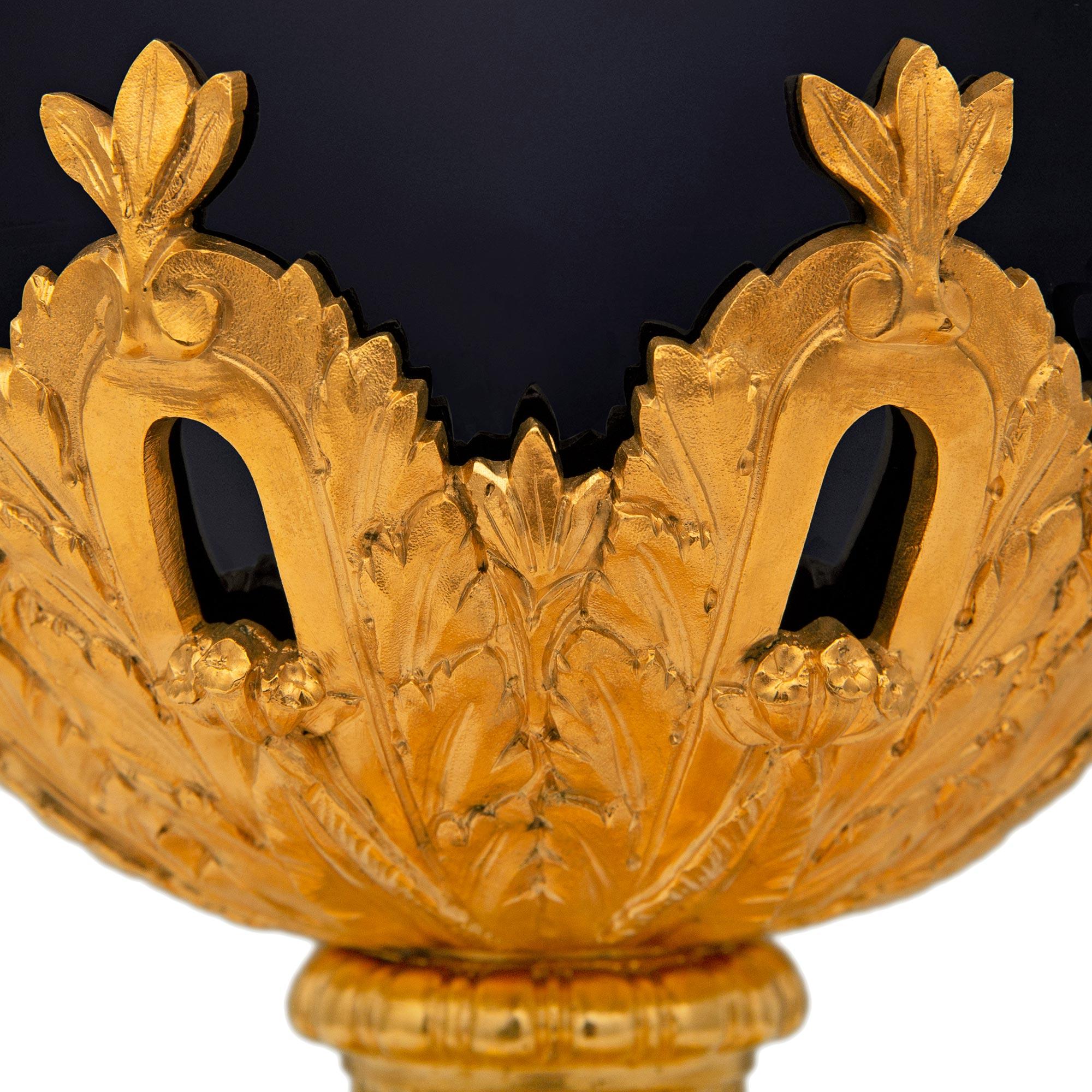 Lampe en porcelaine de Sèvres et bronze doré du 19e siècle, de style Louis XVI en vente 2