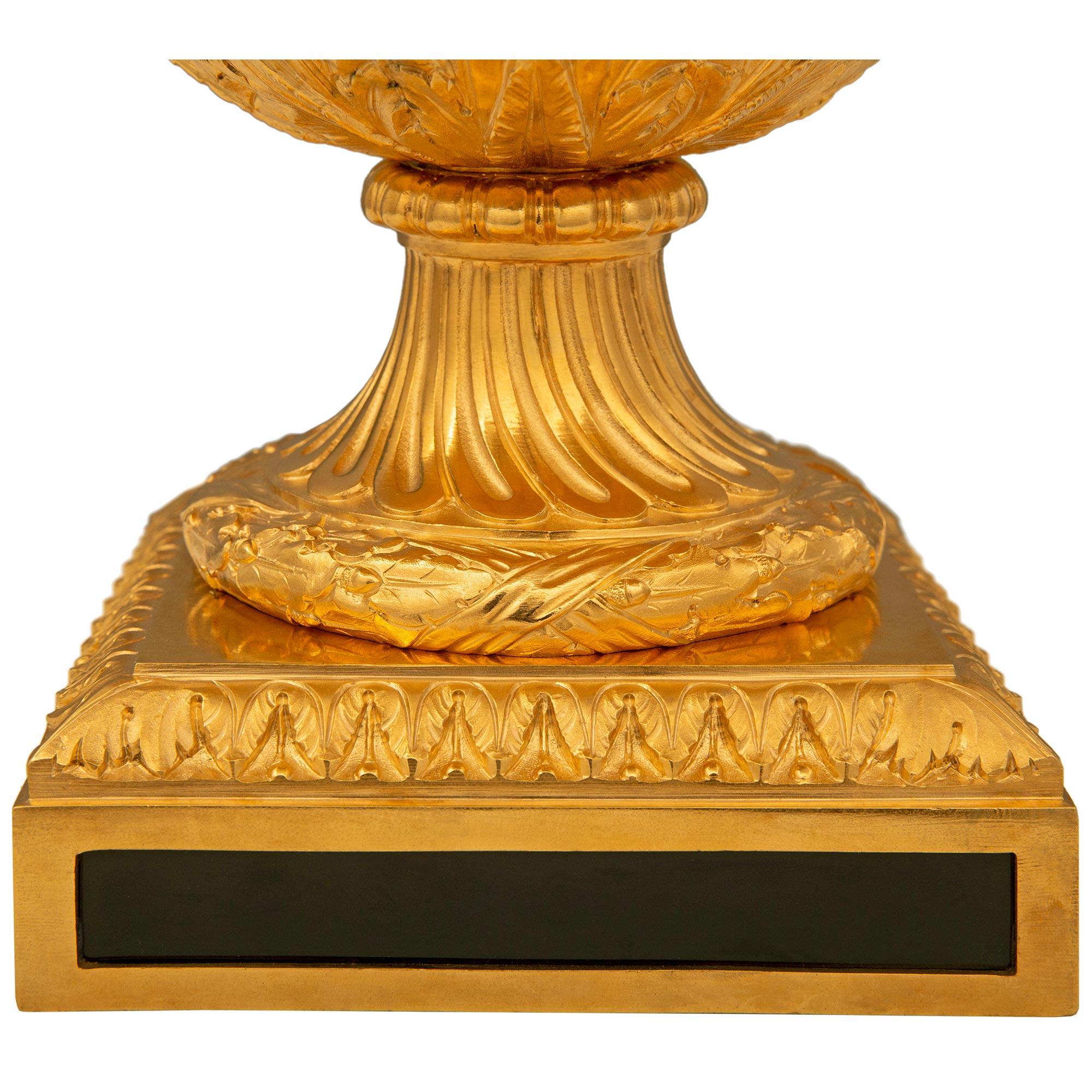 Lampe en porcelaine de Sèvres et bronze doré du 19e siècle, de style Louis XVI en vente 3