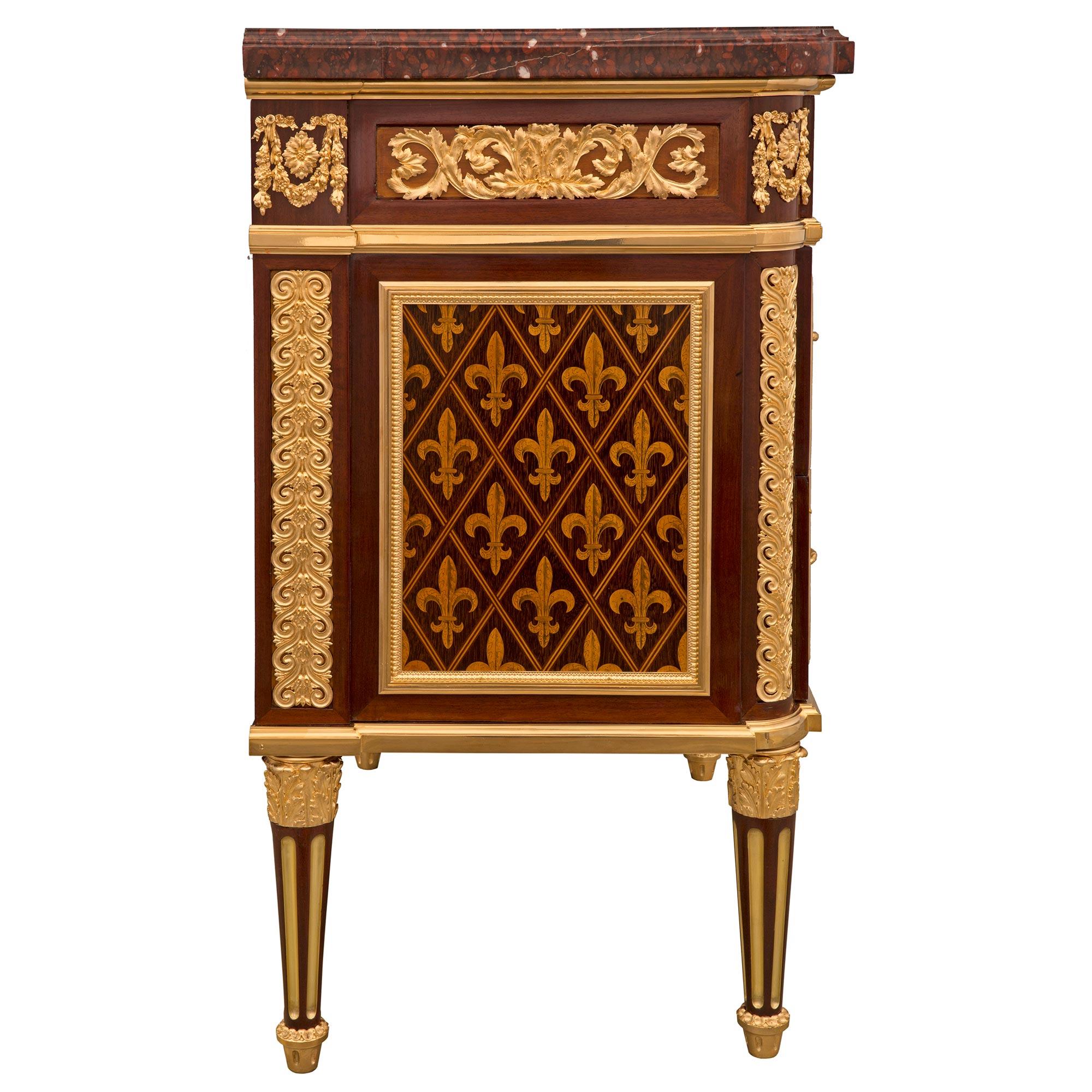 Similoro Commode francese del XIX secolo in stile Luigi XVI, attribuito a Henry Dasson in vendita