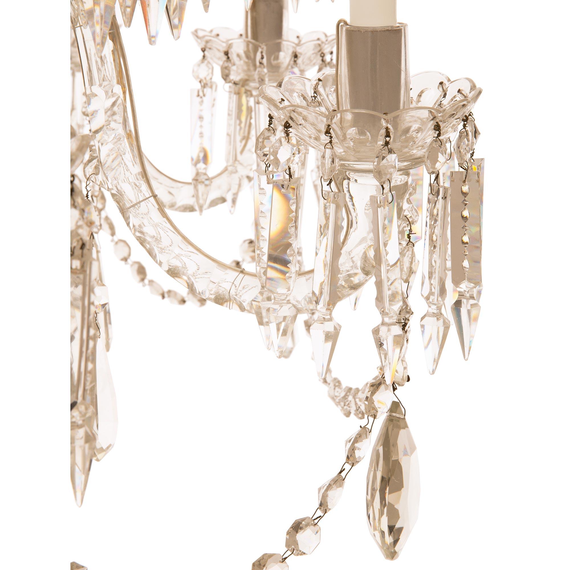 XIXe siècle Lustre français du 19e siècle de style Louis XVI en cristal et bronze doré en vente
