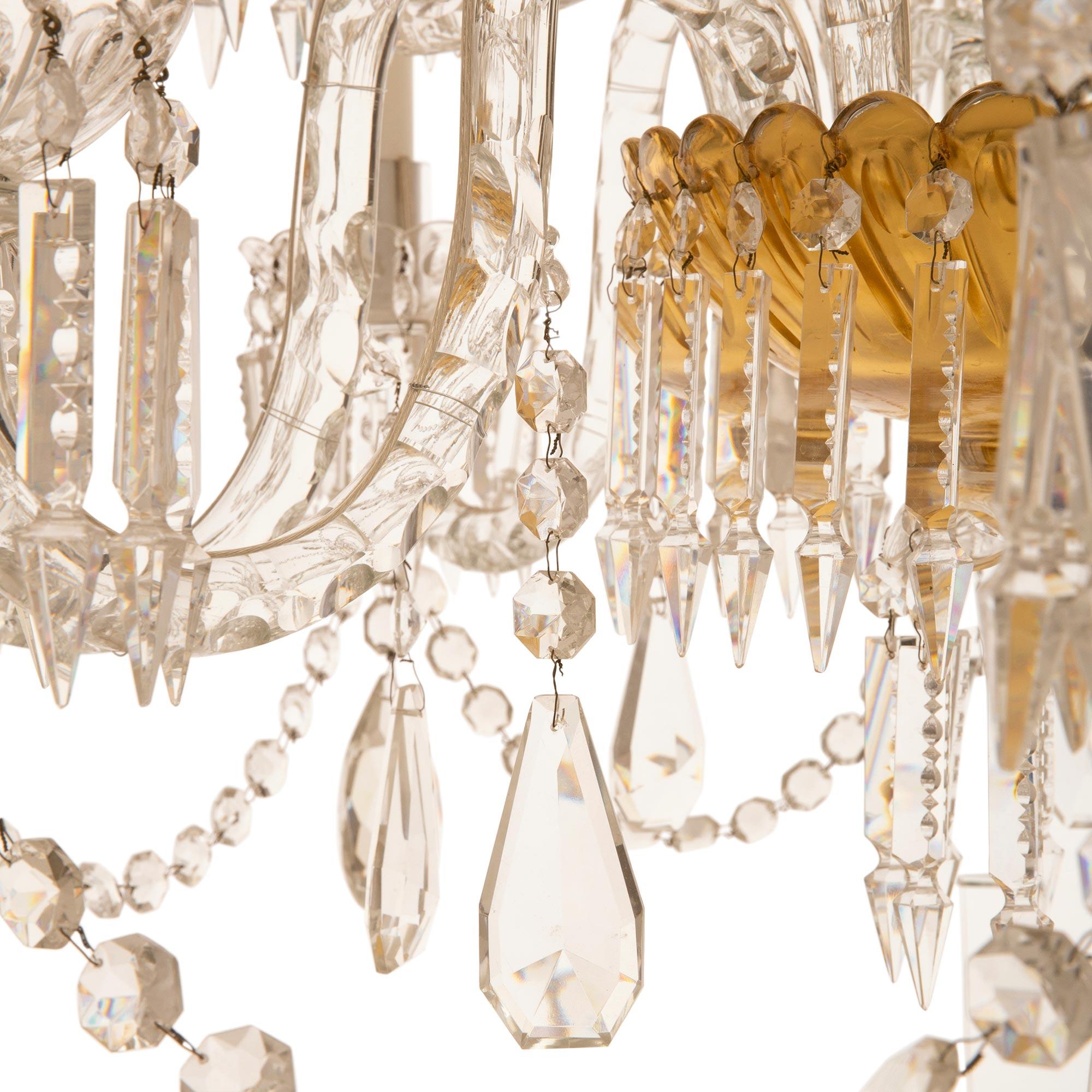 Cristal Lustre français du 19e siècle de style Louis XVI en cristal et bronze doré en vente