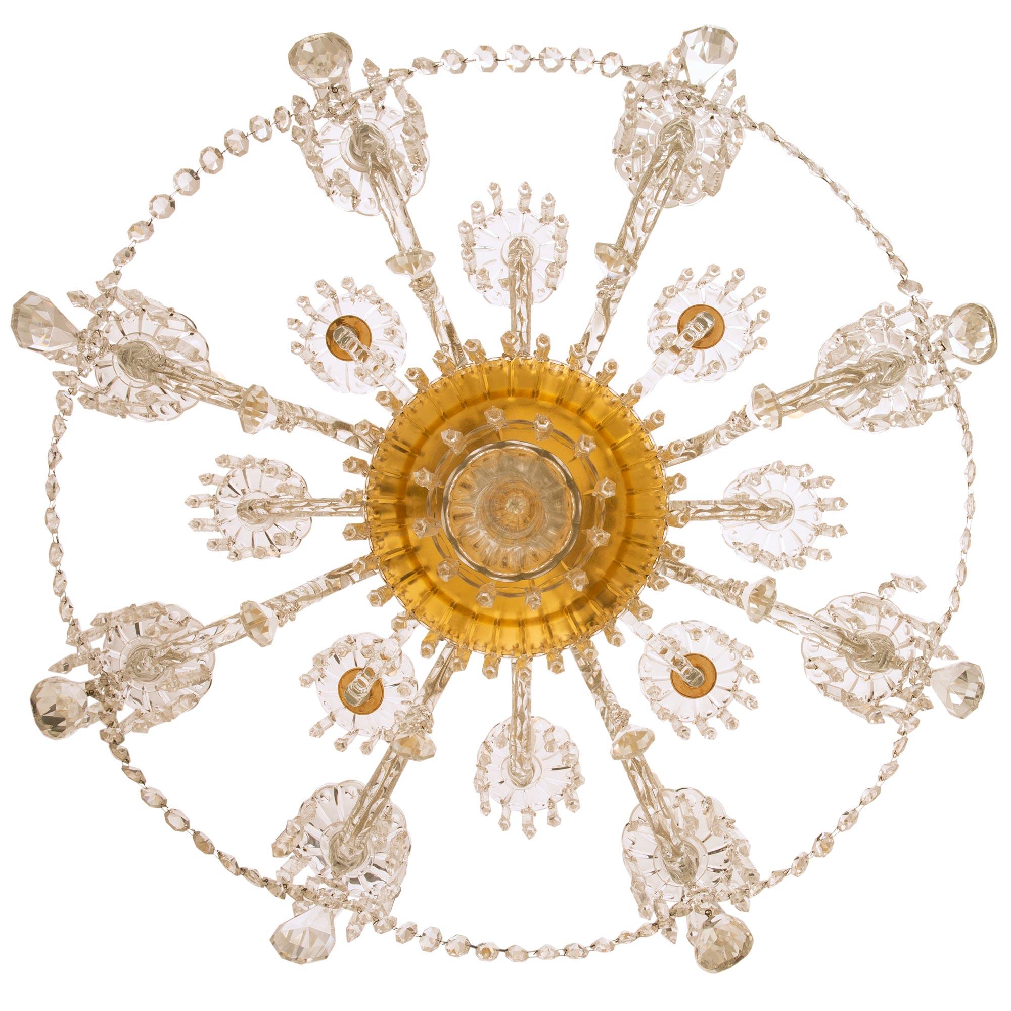 Lustre français du 19e siècle de style Louis XVI en cristal et bronze doré en vente 2