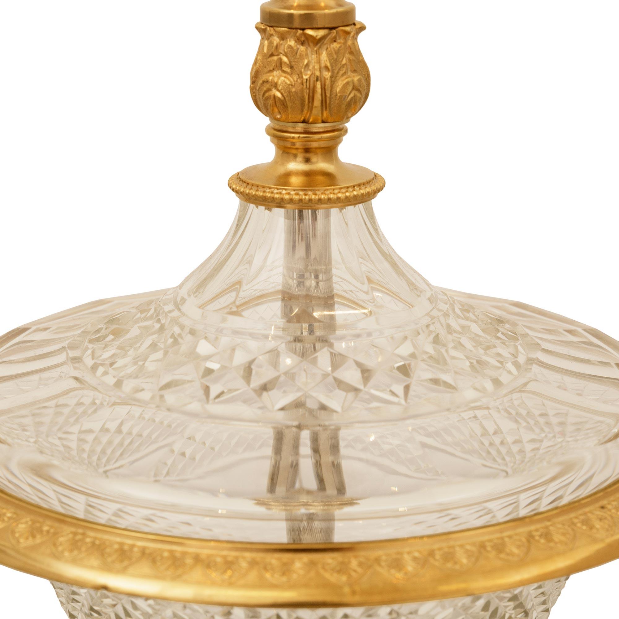 Lámpara francesa del siglo XIX de cristal y ormolu de estilo Luis XVI en Bueno estado para la venta en West Palm Beach, FL