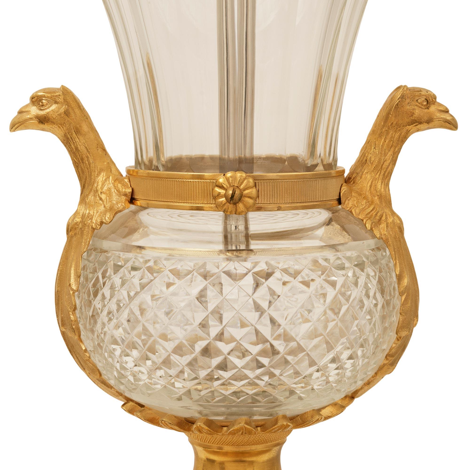 Lámpara francesa del siglo XIX de cristal y ormolu de estilo Luis XVI Cristal en venta