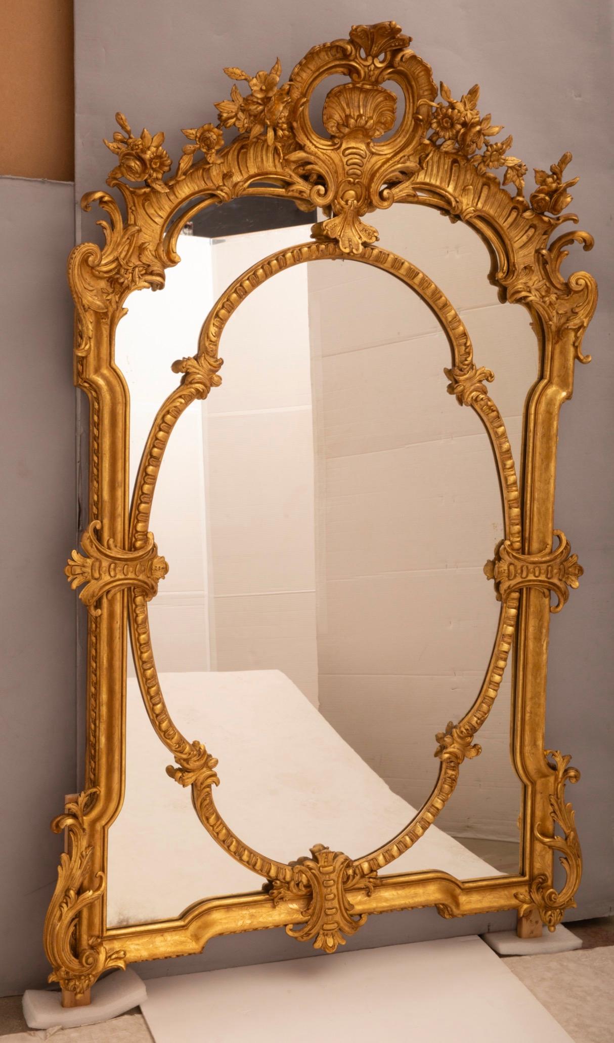 Miroir français du XIXe siècle en bois doré à double cadre de style Louis XVI du XIXe siècle en vente 7