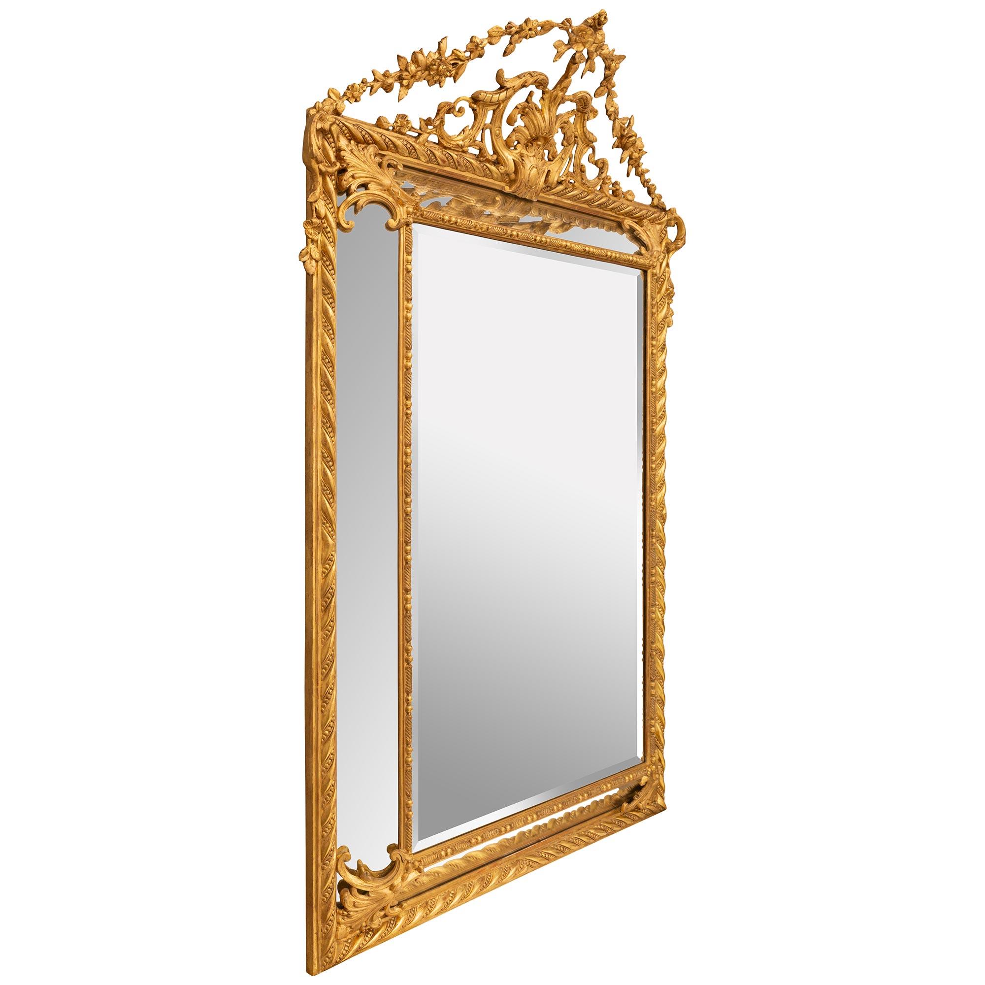 Doppelgerahmter Spiegel aus vergoldetem Holz im Louis-XVI-Stil des 19. Jahrhunderts (Louis XVI.) im Angebot