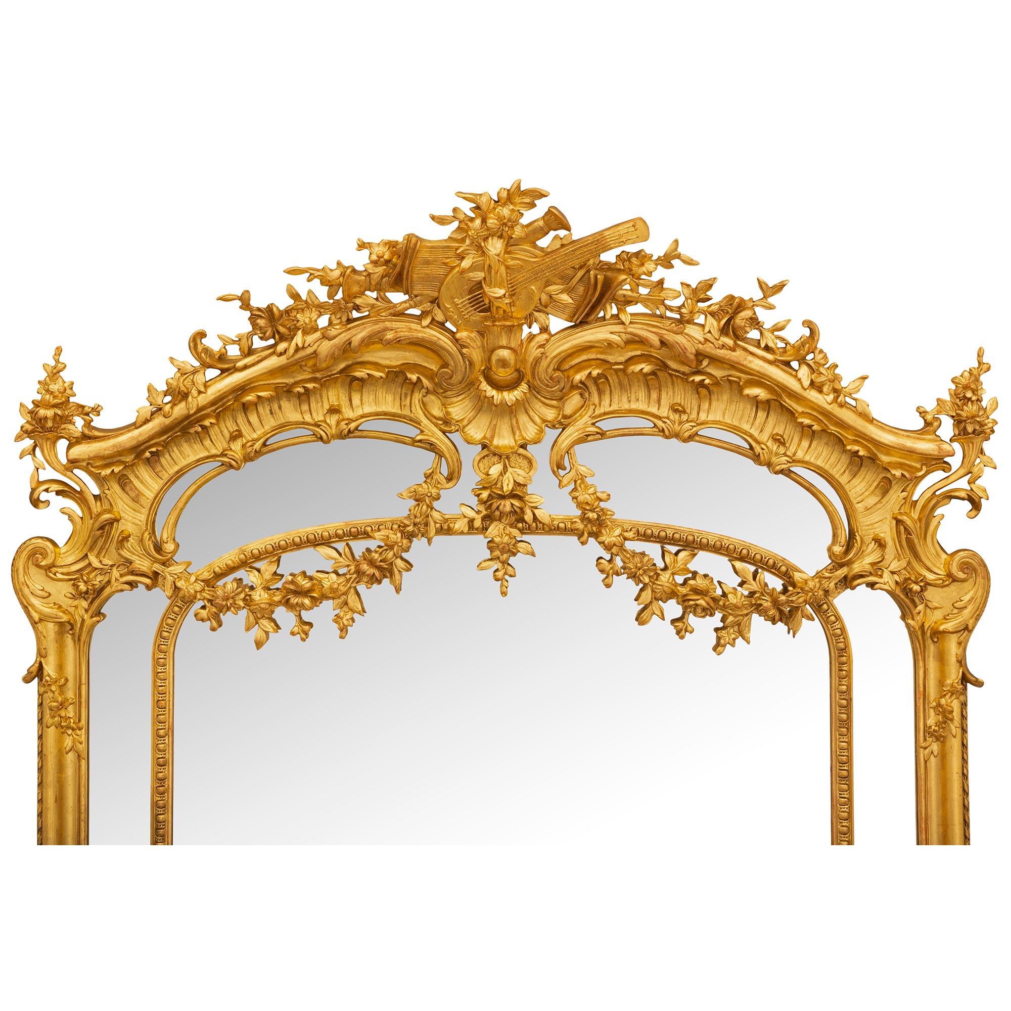 Français Miroir français du XIXe siècle, style Louis XVI, à double cadre en bois doré en vente