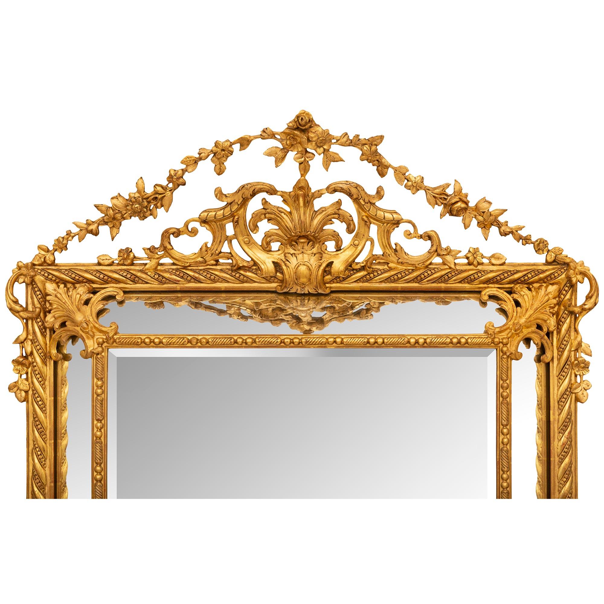 Doppelgerahmter Spiegel aus vergoldetem Holz im Louis-XVI-Stil des 19. Jahrhunderts (Französisch) im Angebot