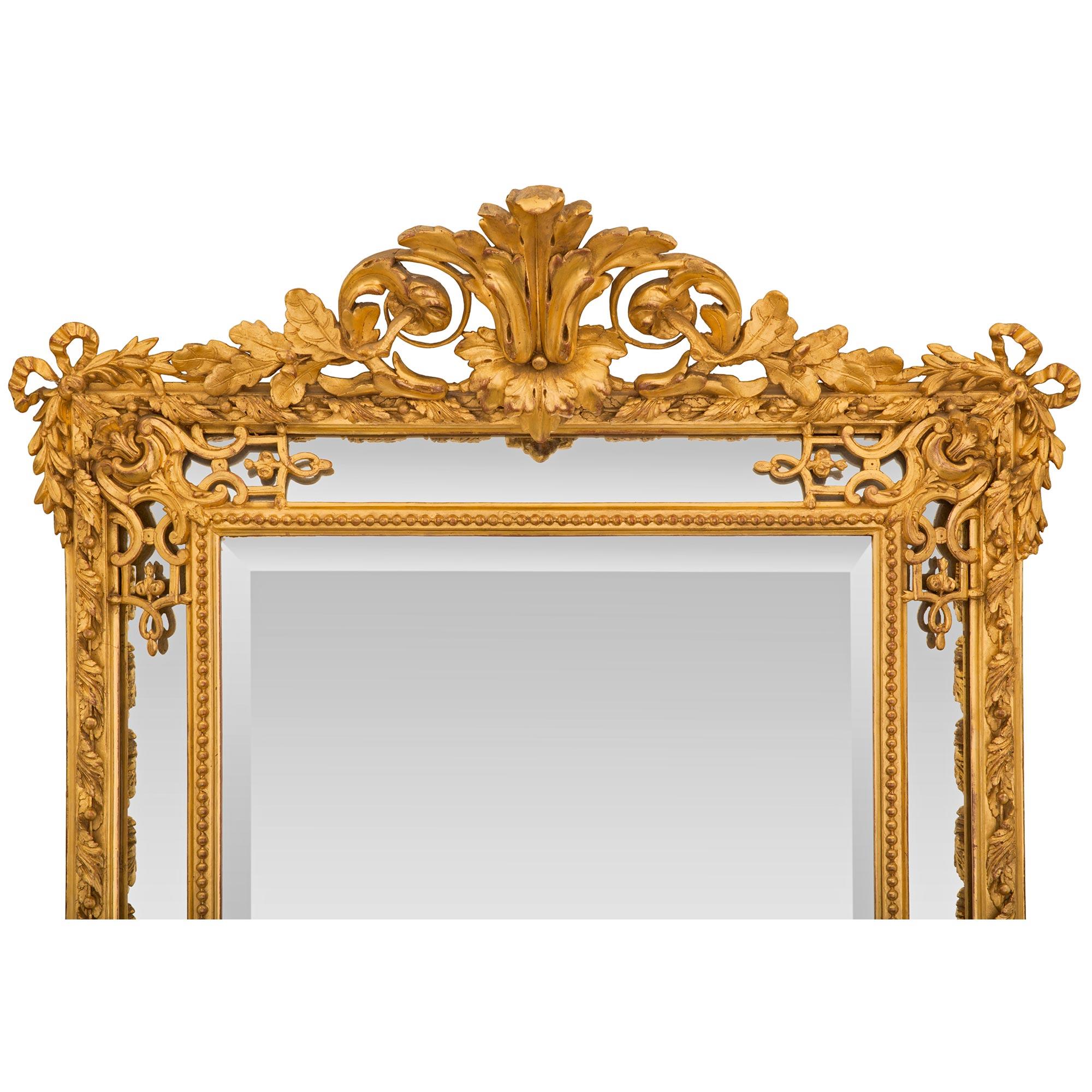 Doppelgerahmter Spiegel aus vergoldetem Holz im Louis-XVI-Stil des 19. Jahrhunderts (Französisch) im Angebot