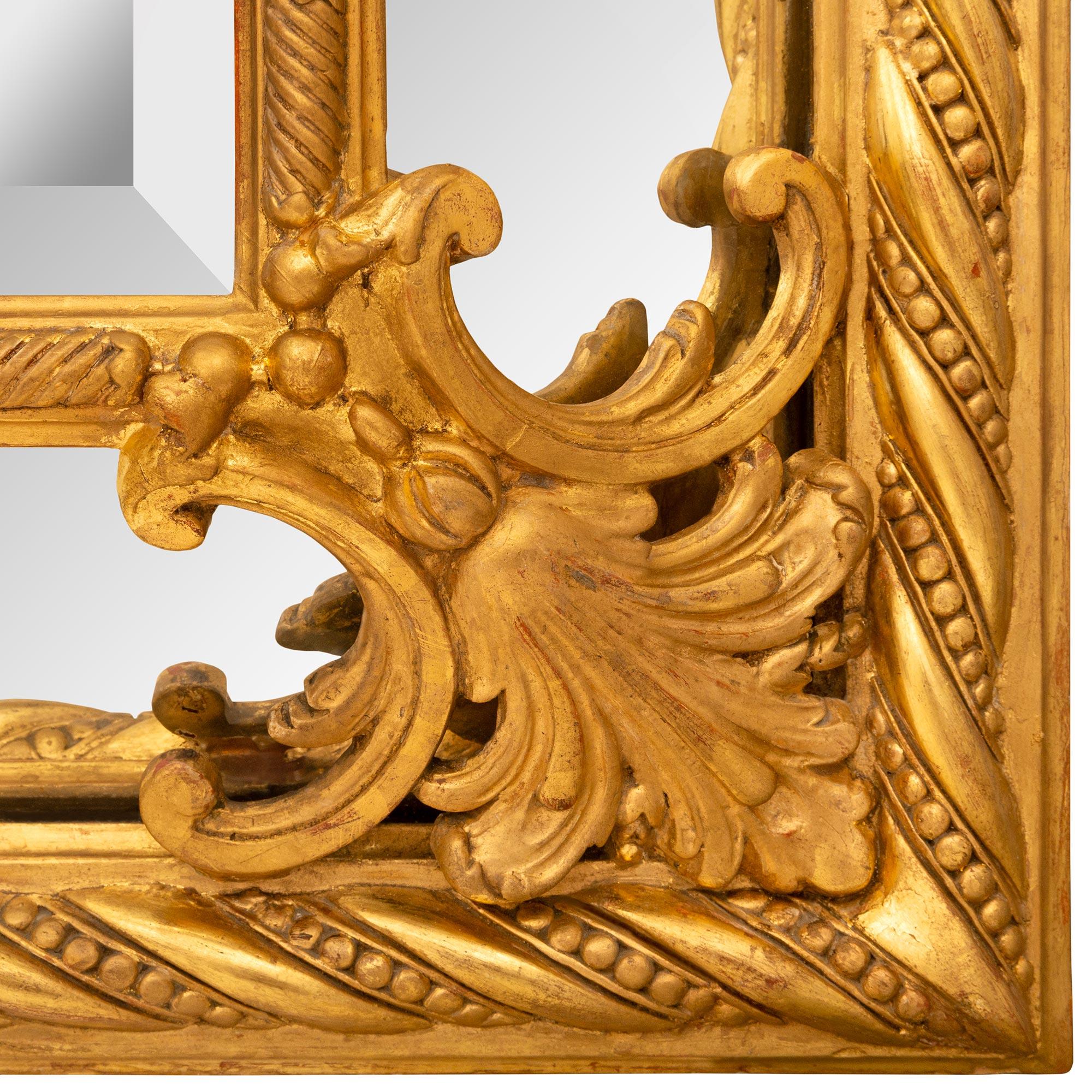 Doppelgerahmter Spiegel aus vergoldetem Holz im Louis-XVI-Stil des 19. Jahrhunderts im Angebot 3