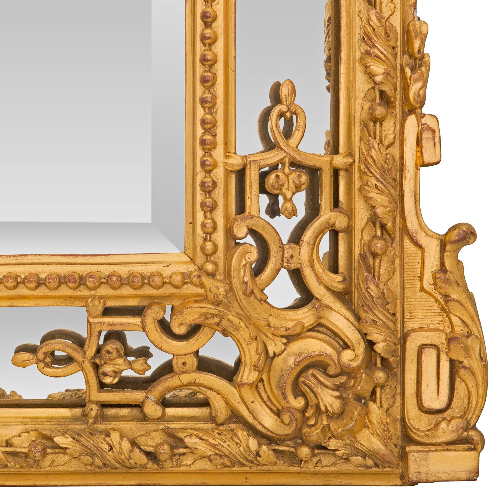 Miroir français du XIXe siècle en bois doré à double cadre de style Louis XVI du XIXe siècle en vente 3