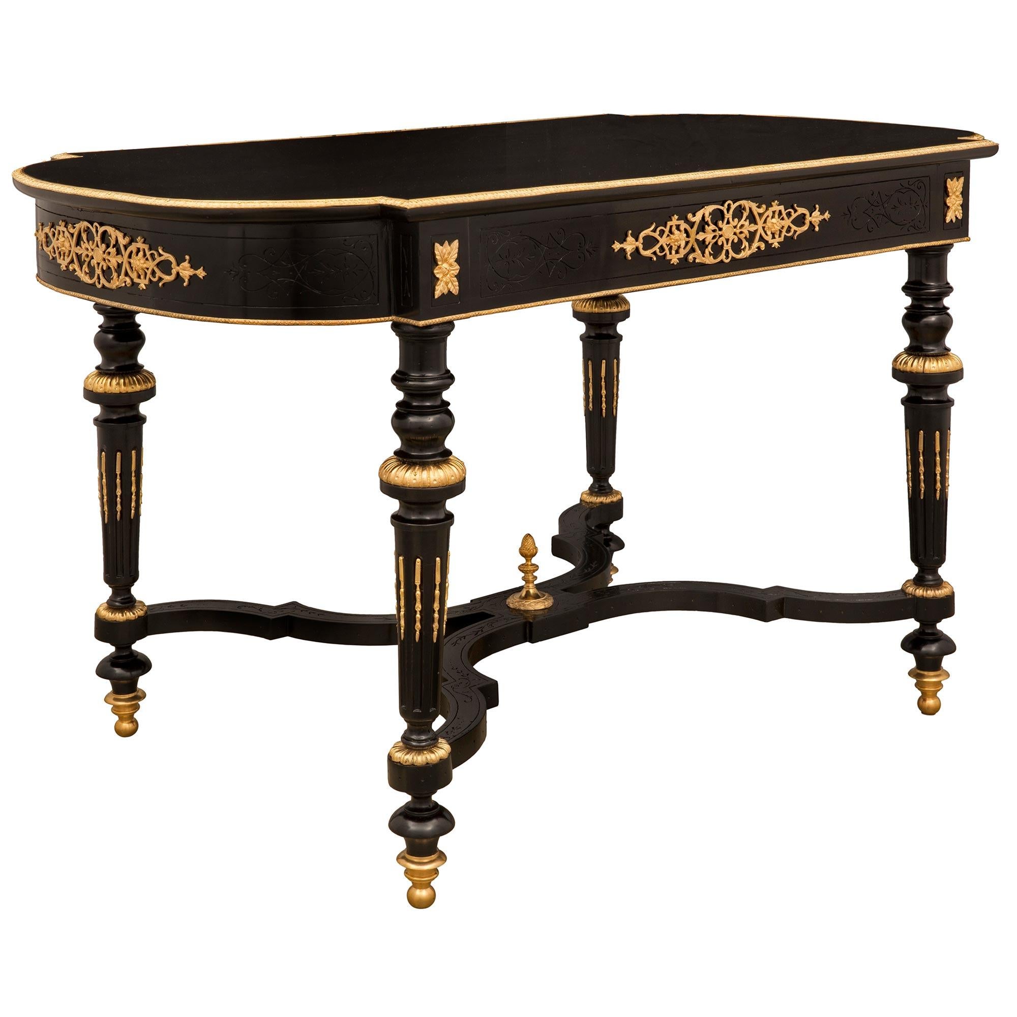 French 19th Century Louis XVI St. Ebony and Ormolu Center Table In Good Condition For Sale In West Palm Beach, FL