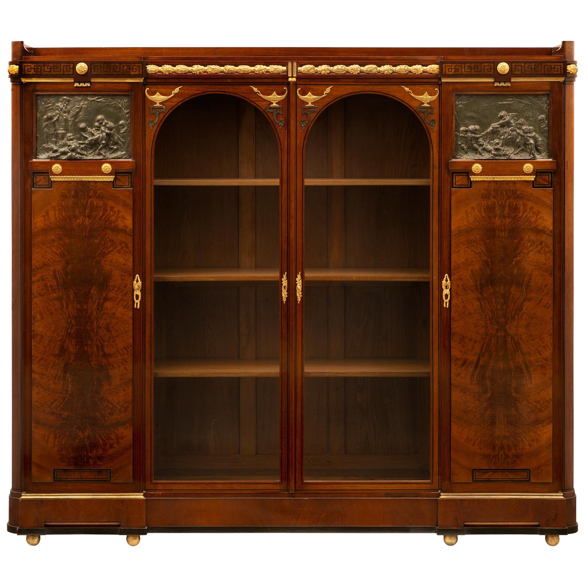 French 19th Century Louis XVI St. Flamed Mahogany Cabinet Vitrine For Sale 9