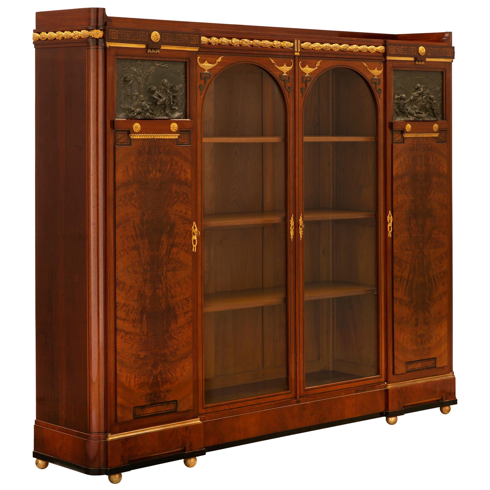 French 19th Century Louis XVI St. Flamed Mahogany Cabinet Vitrine In Good Condition For Sale In West Palm Beach, FL