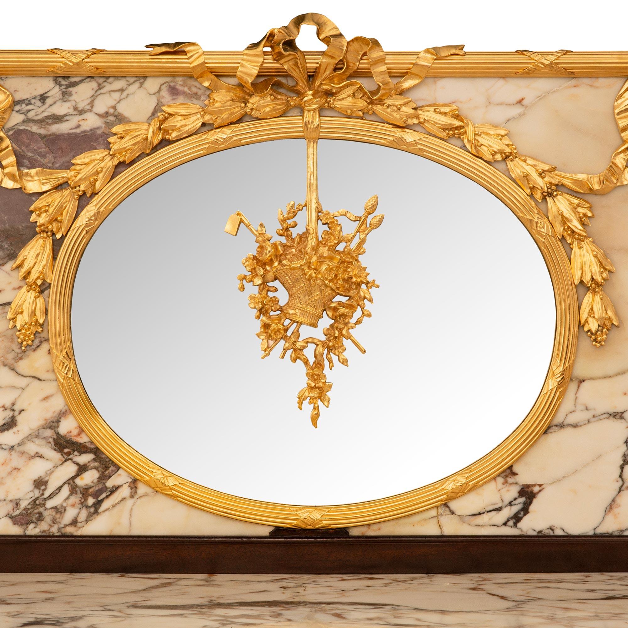 Bufé con espejo de mármol Fleur de Pêcher francés del siglo XIX, estilo Luis XVI en venta 1