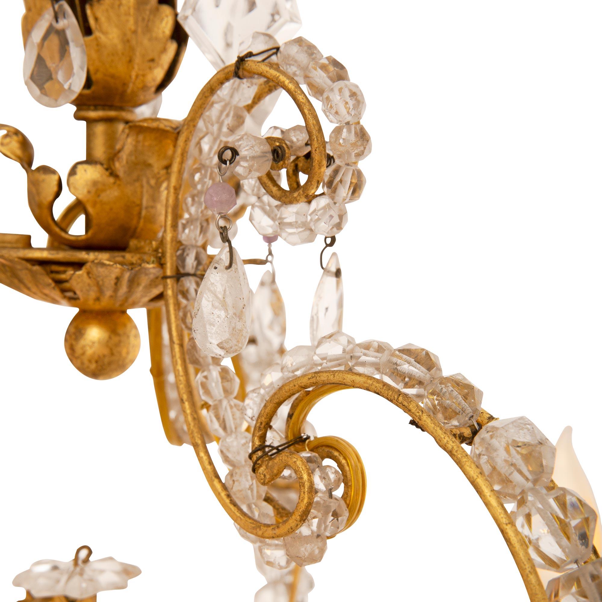 Lustre en fer doré et cristal de roche de style Louis XVI du 19ème siècle Bon état - En vente à West Palm Beach, FL