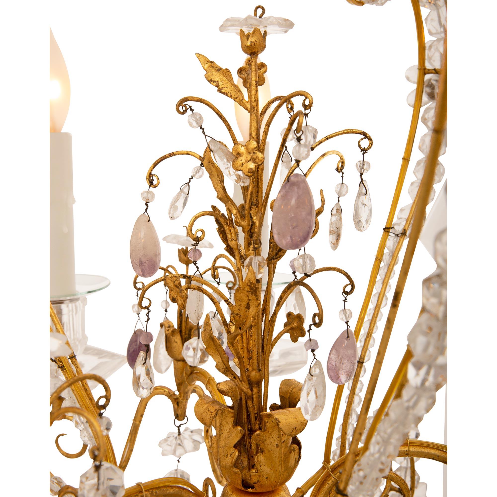 XIXe siècle Lustre en fer doré et cristal de roche de style Louis XVI du 19ème siècle en vente