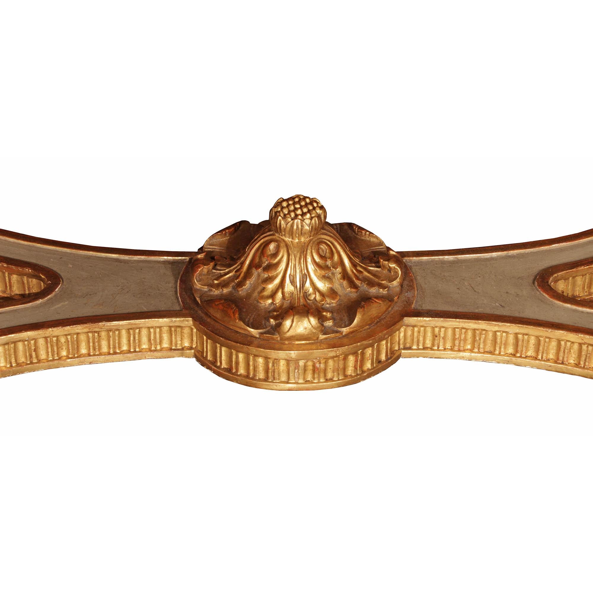 Table centrale française du XIXe siècle en bois doré de style Louis XVI du XIXe siècle en vente 2