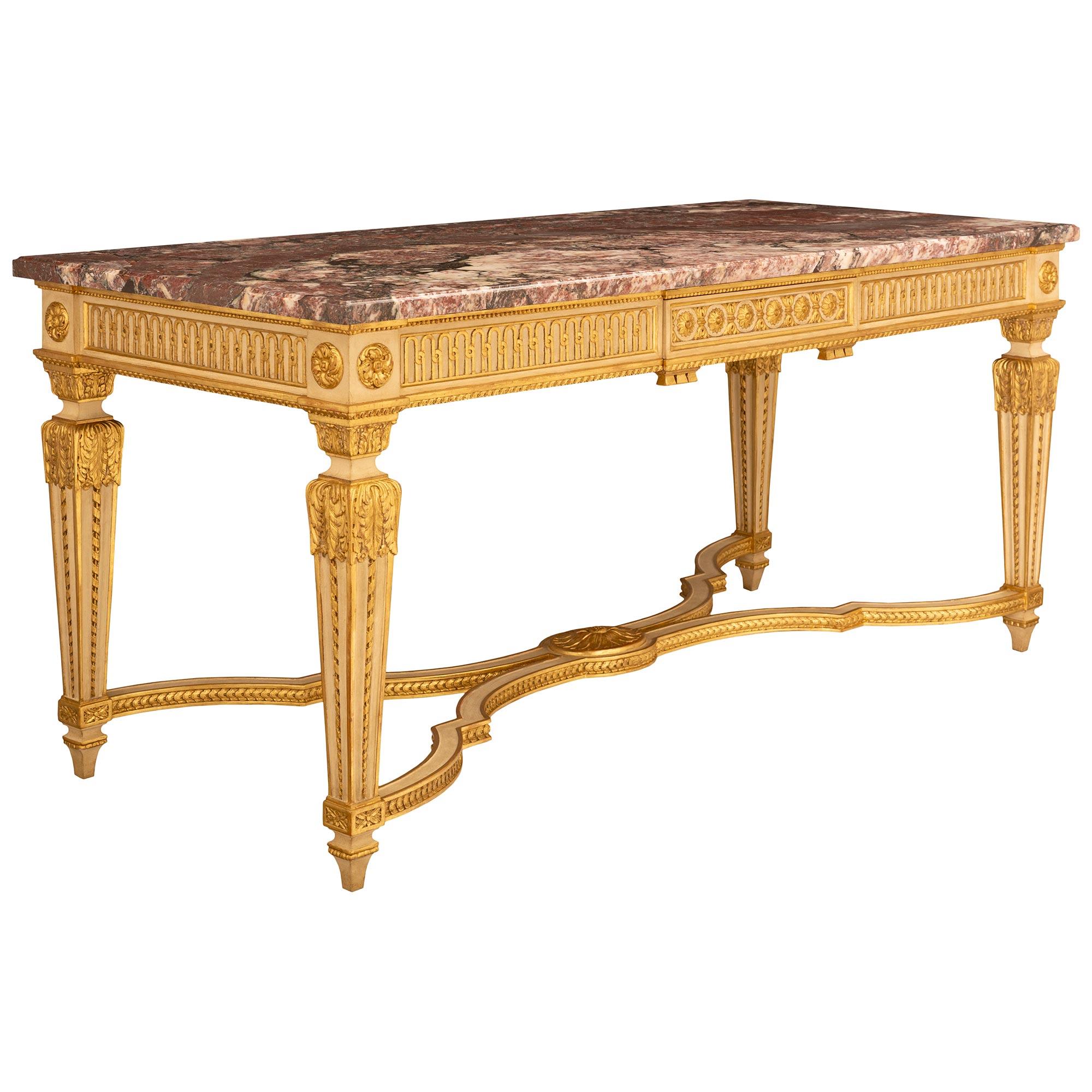 Mesa de centro francesa del siglo XIX, estilo Luis XVI, de madera dorada y mármol Breche Rouge Francés en venta