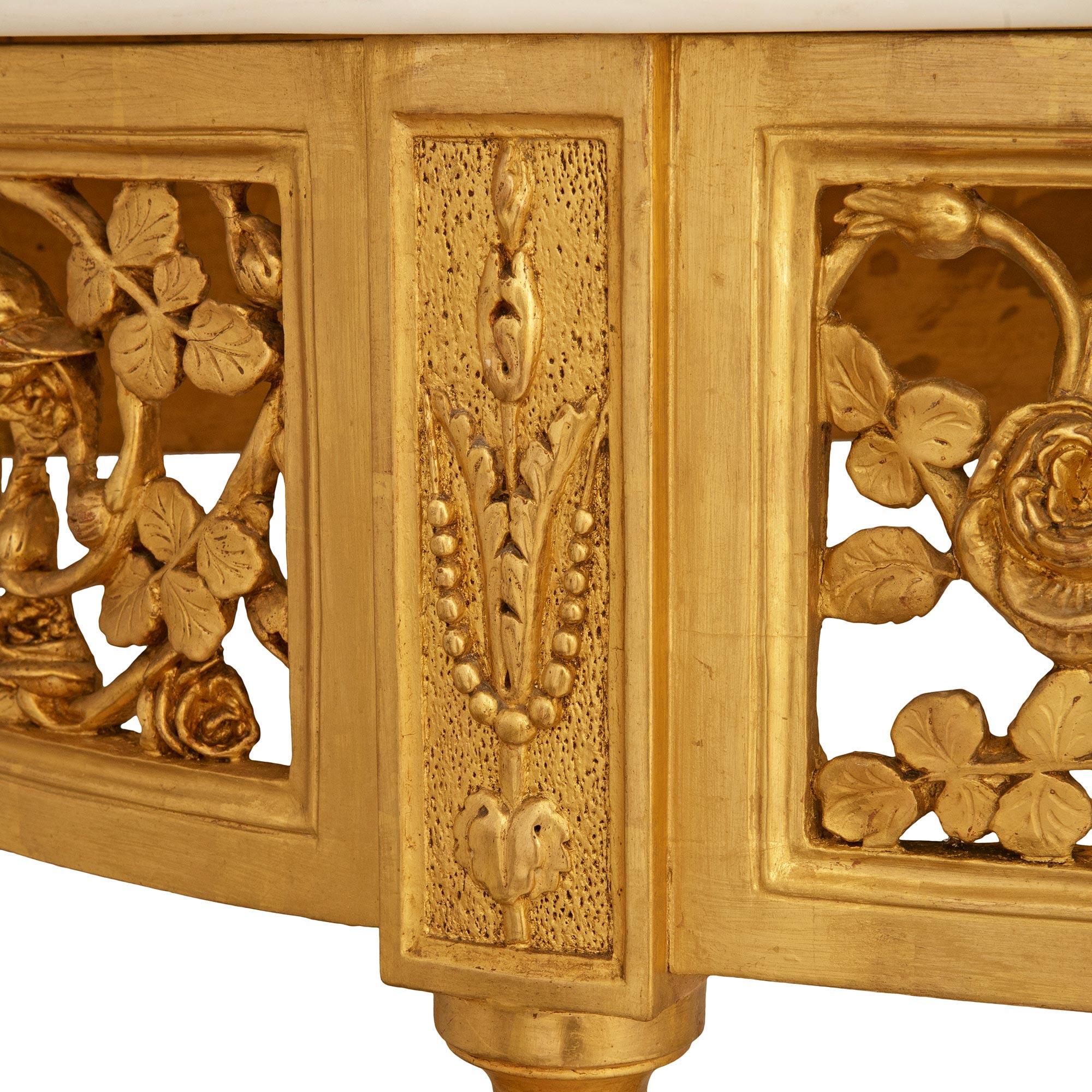 Consola francesa del siglo XIX, estilo Luis XVI, de madera dorada y mármol Calacatta en venta 2