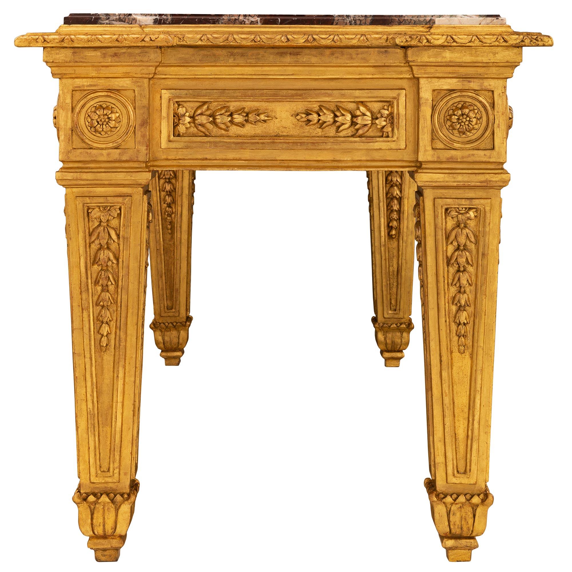 XIXe siècle Table centrale Louis XVI du 19ème siècle en bois doré et marbre Campan Ruban de style français en vente