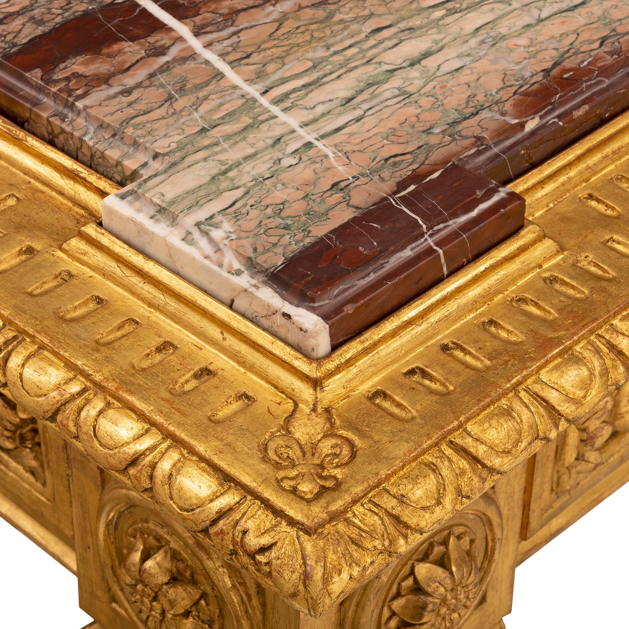 Marbre Table centrale Louis XVI du 19ème siècle en bois doré et marbre Campan Ruban de style français en vente