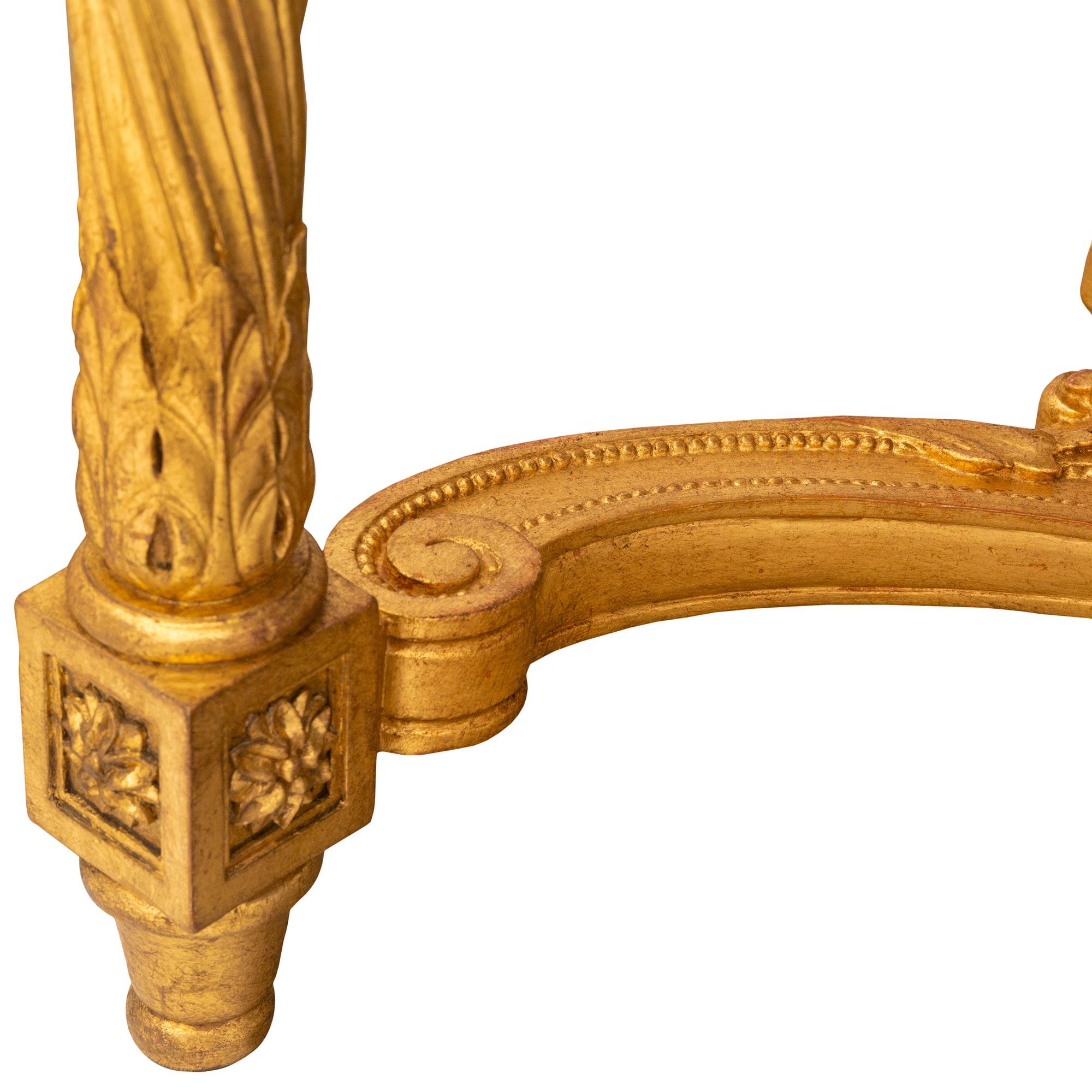 Mesa central francesa del siglo XIX de madera dorada y mármol estilo Luis XVI en venta 5