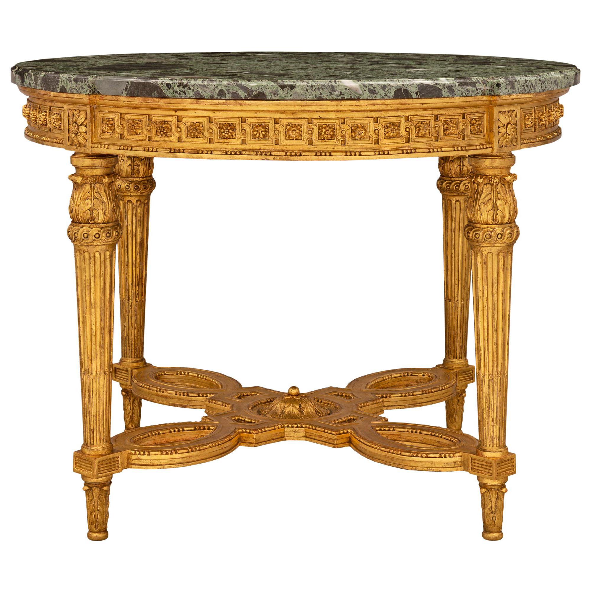 Table centrale française du 19ème siècle de style Louis XVI en bois doré et marbre