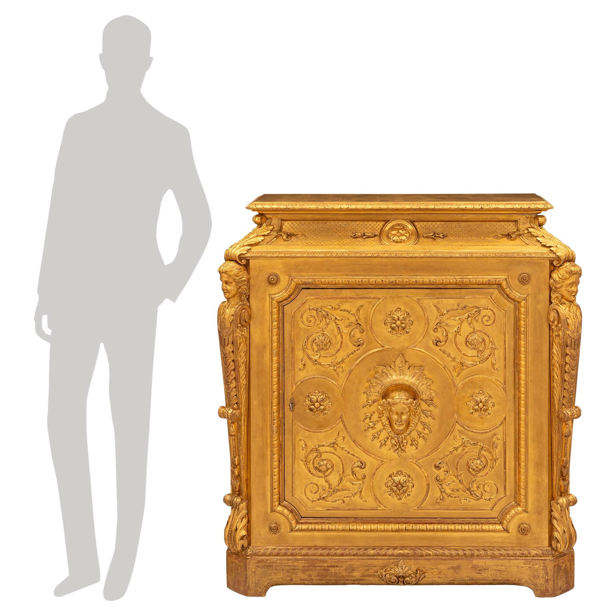 Meuble de rangement français du 19ème siècle en bois doré de style Louis XVI