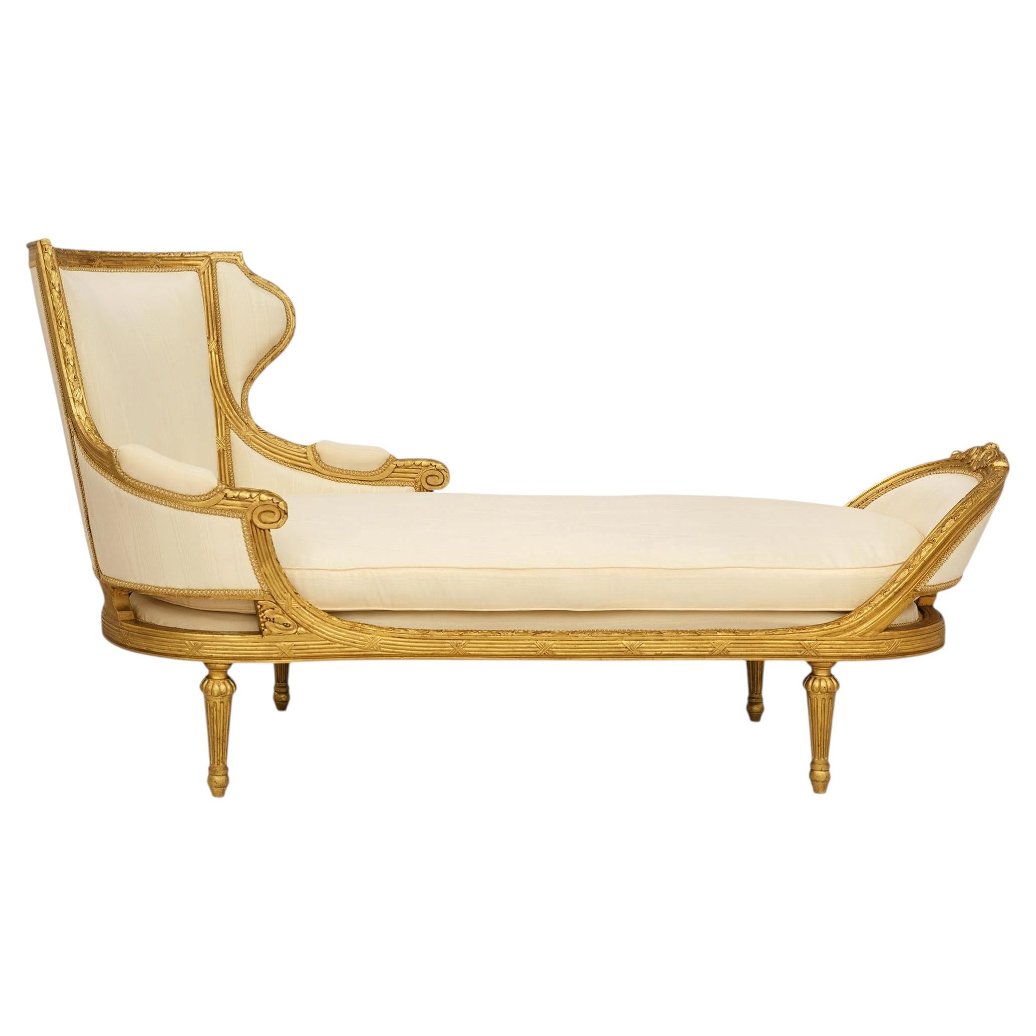 Tumbona/cama de día francesa del siglo XIX de madera dorada estilo Luis XVI