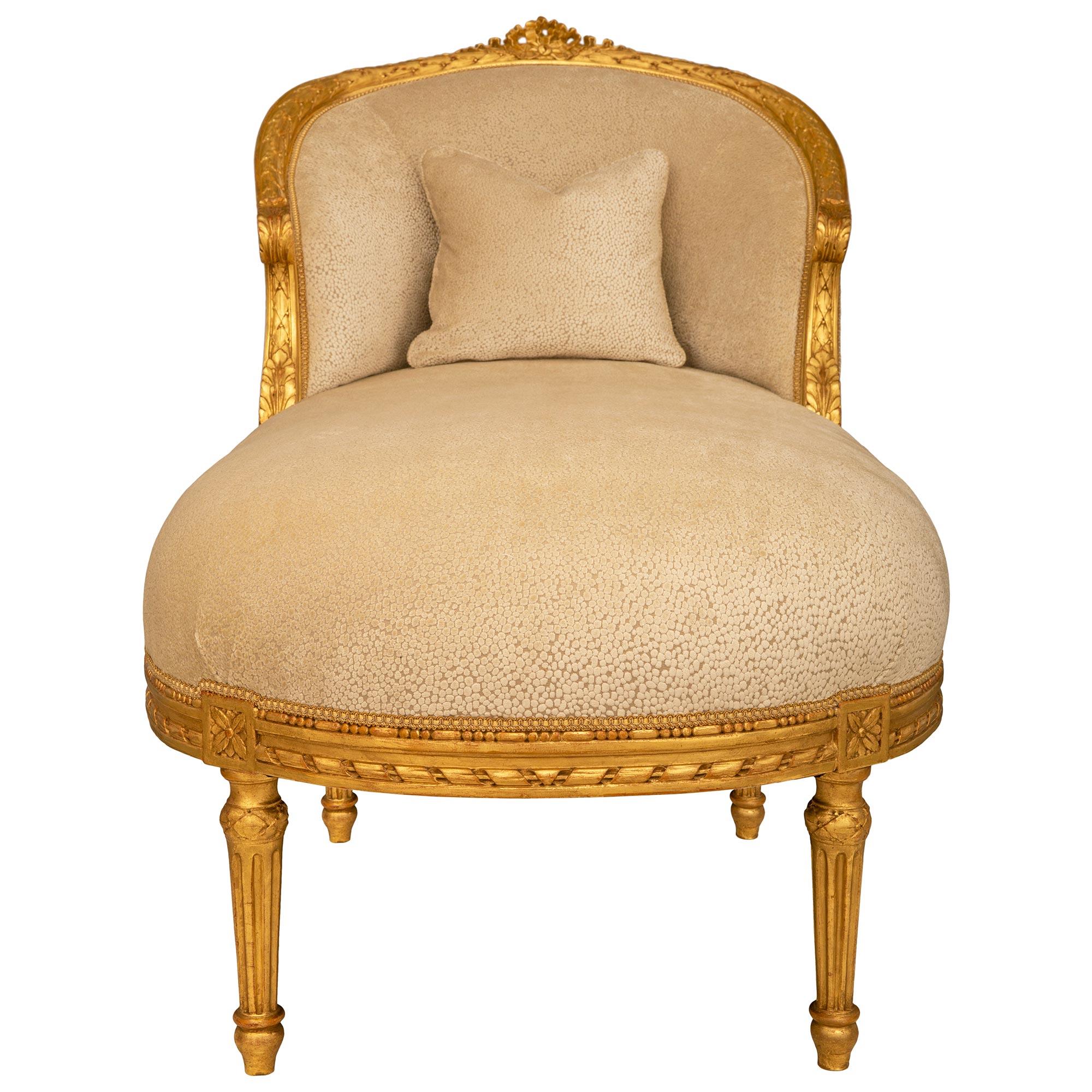 French 19th Century Louis XVI St. Giltwood Chaise Lounge Settee In Good Condition For Sale In West Palm Beach, FL