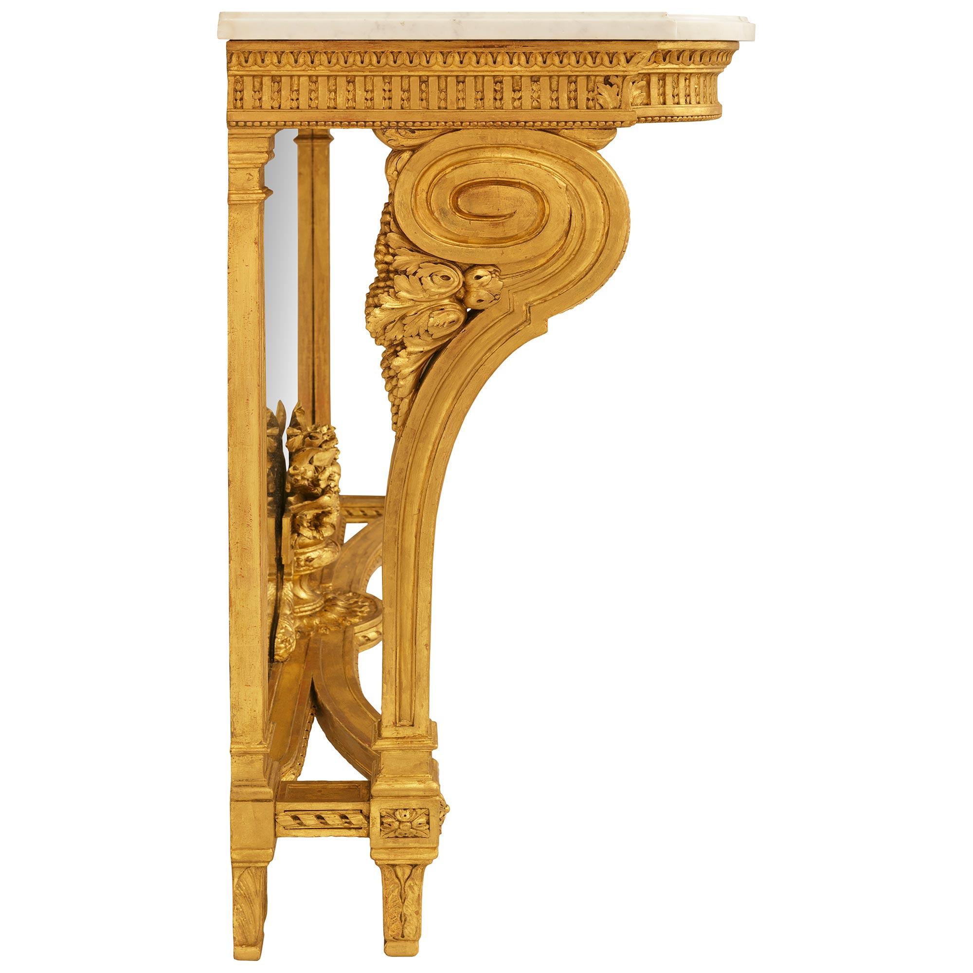 French 19th century Louis XVI st. Giltwood, Mirror and Carrara marble console Francés en venta