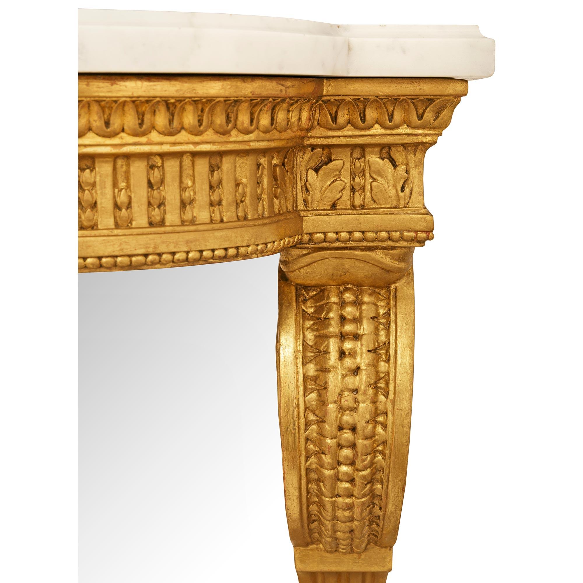 French 19th century Louis XVI st. Giltwood, Mirror and Carrara marble console en Bueno estado para la venta en West Palm Beach, FL