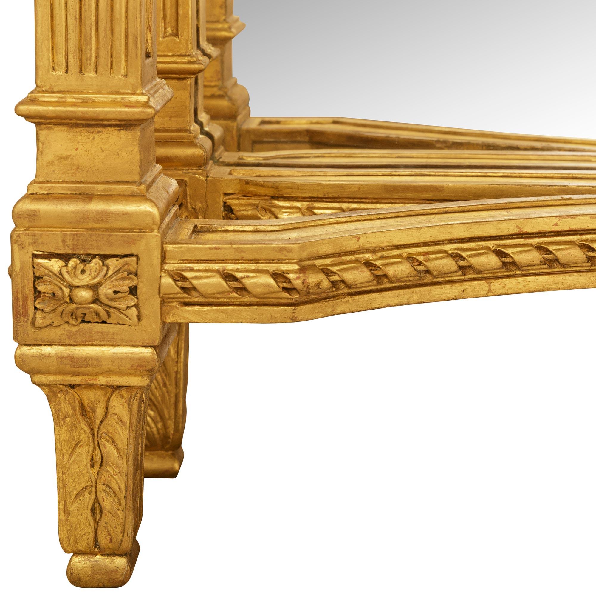 French 19th century Louis XVI st. Giltwood, Mirror and Carrara marble console en venta 2