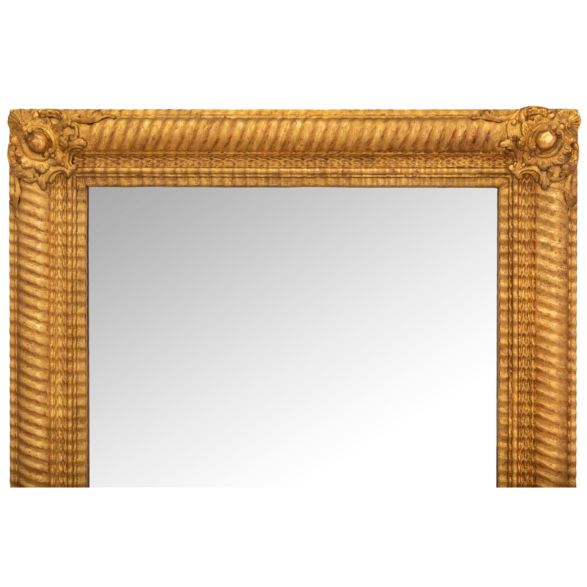 Spiegel aus vergoldetem Holz im Louis-XVI-Stil des 19. Jahrhunderts (Louis XVI.) im Angebot